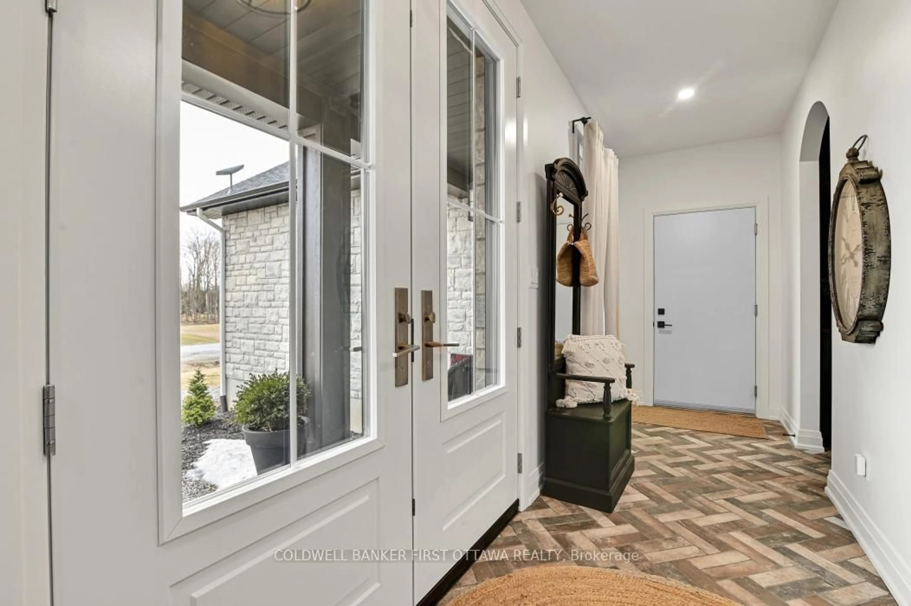 Indoor entryway for 1684 Trizisky St, North Dundas Ontario K0E 1S0