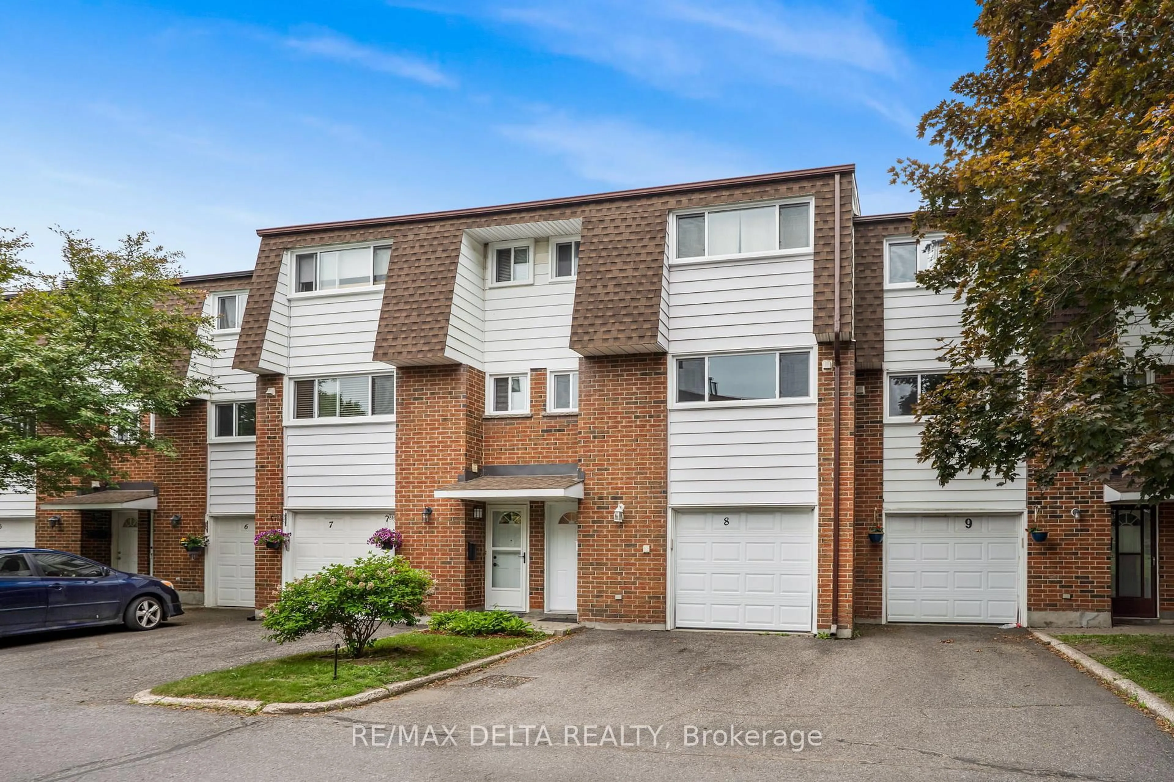 A pic from outside/outdoor area/front of a property/back of a property/a pic from drone, street for 2296 Orient Park Dr #8, Ottawa Ontario K1B 4N6