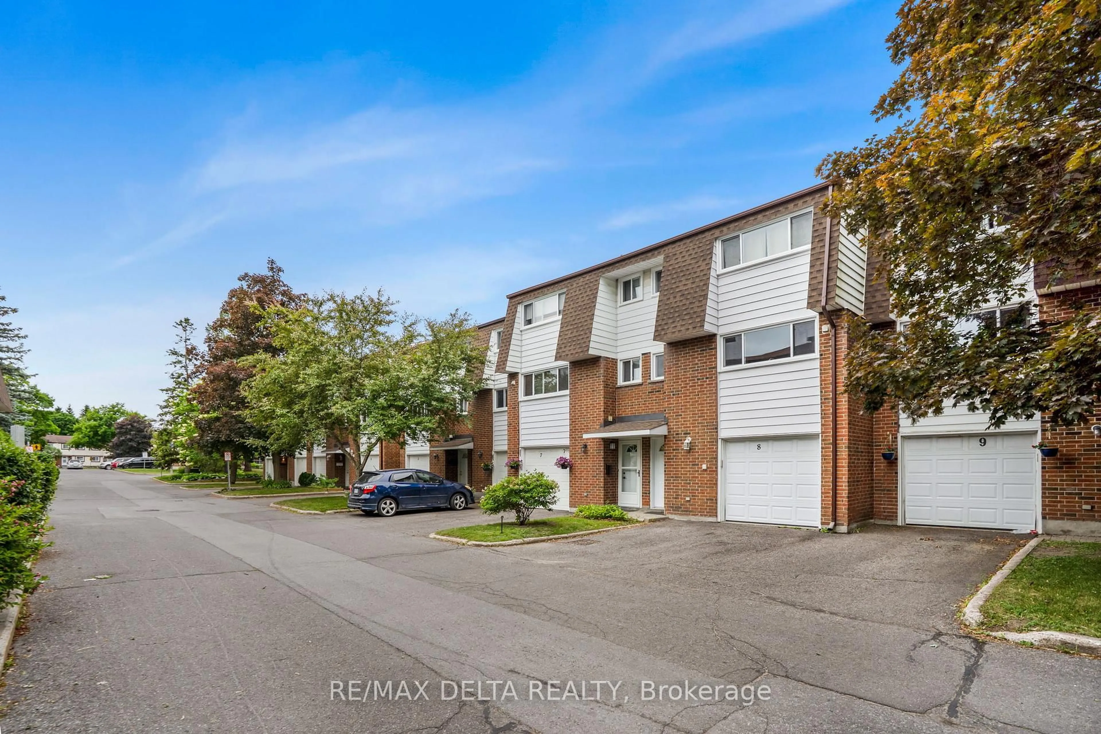 A pic from outside/outdoor area/front of a property/back of a property/a pic from drone, street for 2296 Orient Park Dr #8, Ottawa Ontario K1B 4N6
