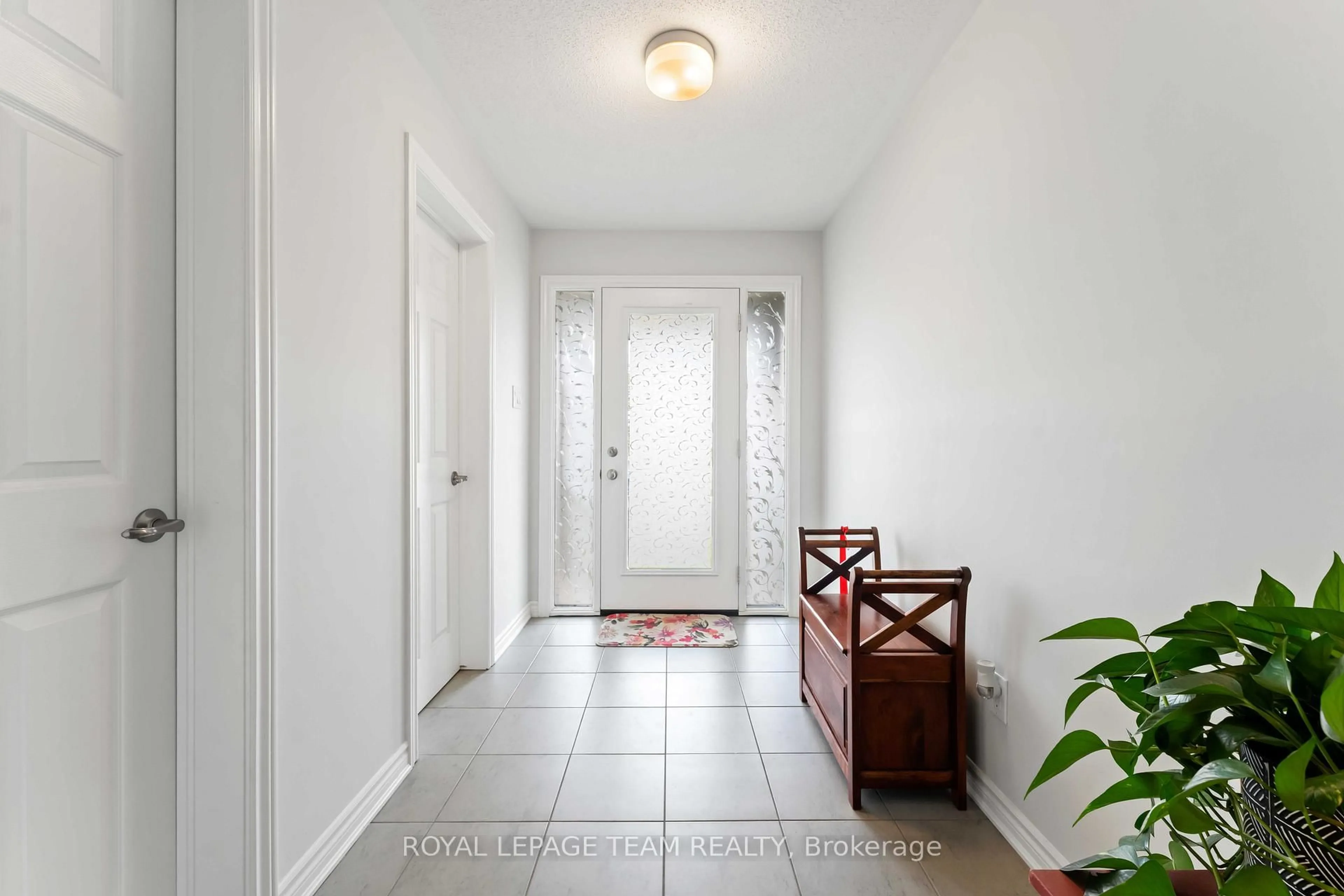 Indoor entryway for 612 RYE GRASS Way, Ottawa Ontario K2J 6Z9