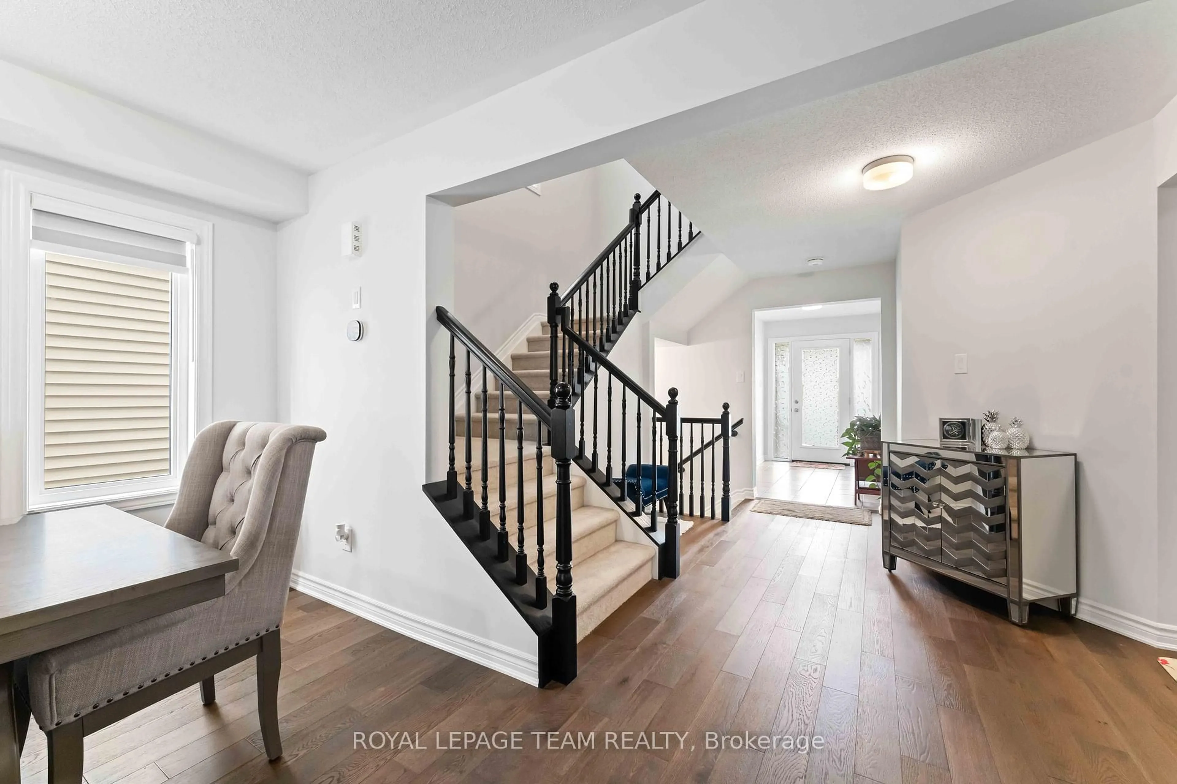 Indoor entryway for 612 RYE GRASS Way, Ottawa Ontario K2J 6Z9