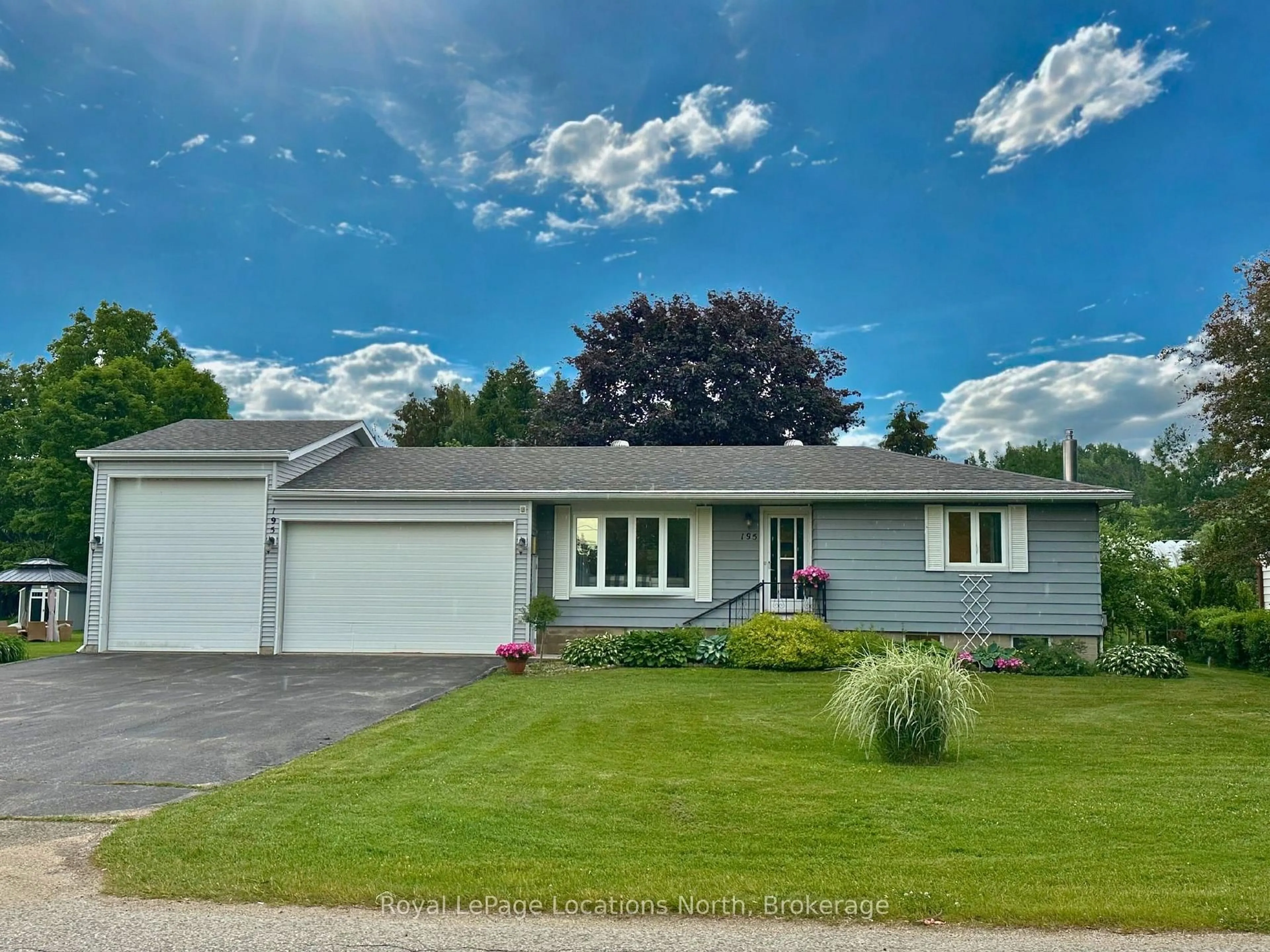 Home with vinyl exterior material, street for 195 Aiken St, Meaford Ontario N4L 1B3
