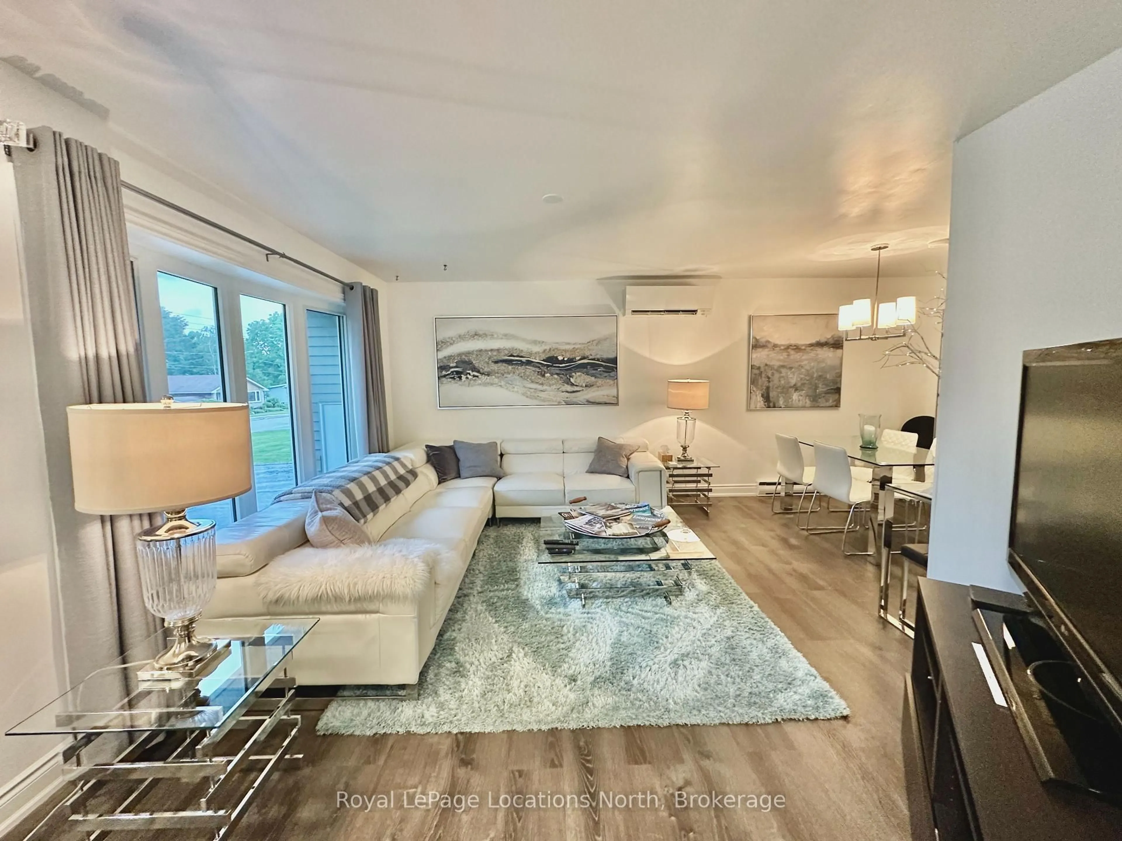 Living room with furniture, unknown for 195 Aiken St, Meaford Ontario N4L 1B3