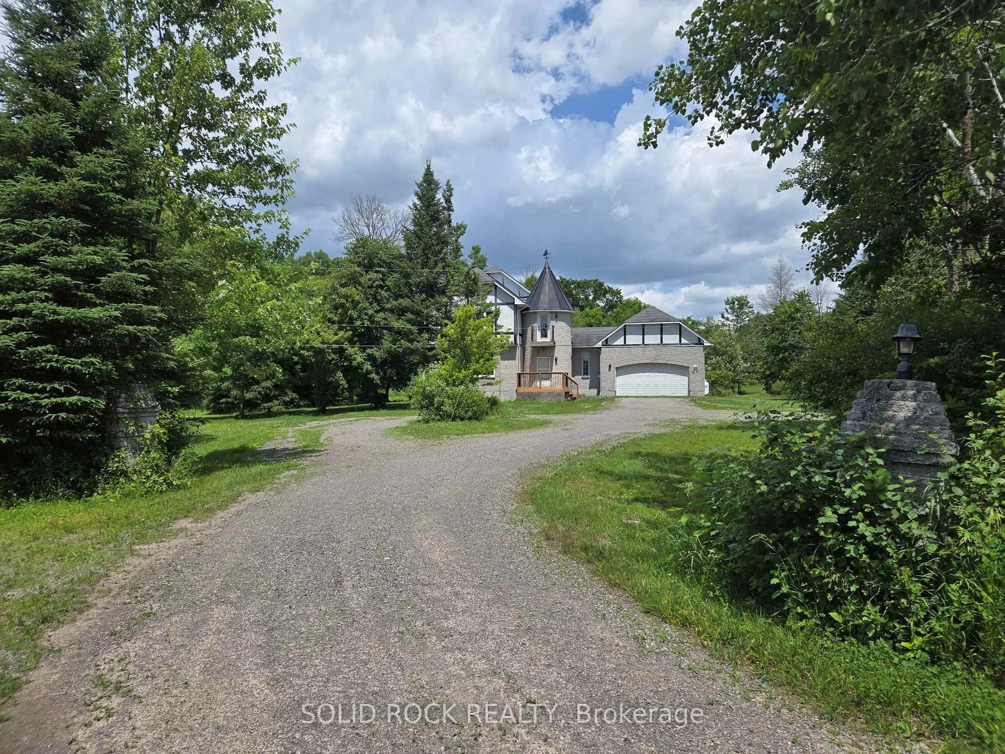 A pic from outside/outdoor area/front of a property/back of a property/a pic from drone, street for 1079 Birchview Lane, North Grenville Ontario K0C 1T0