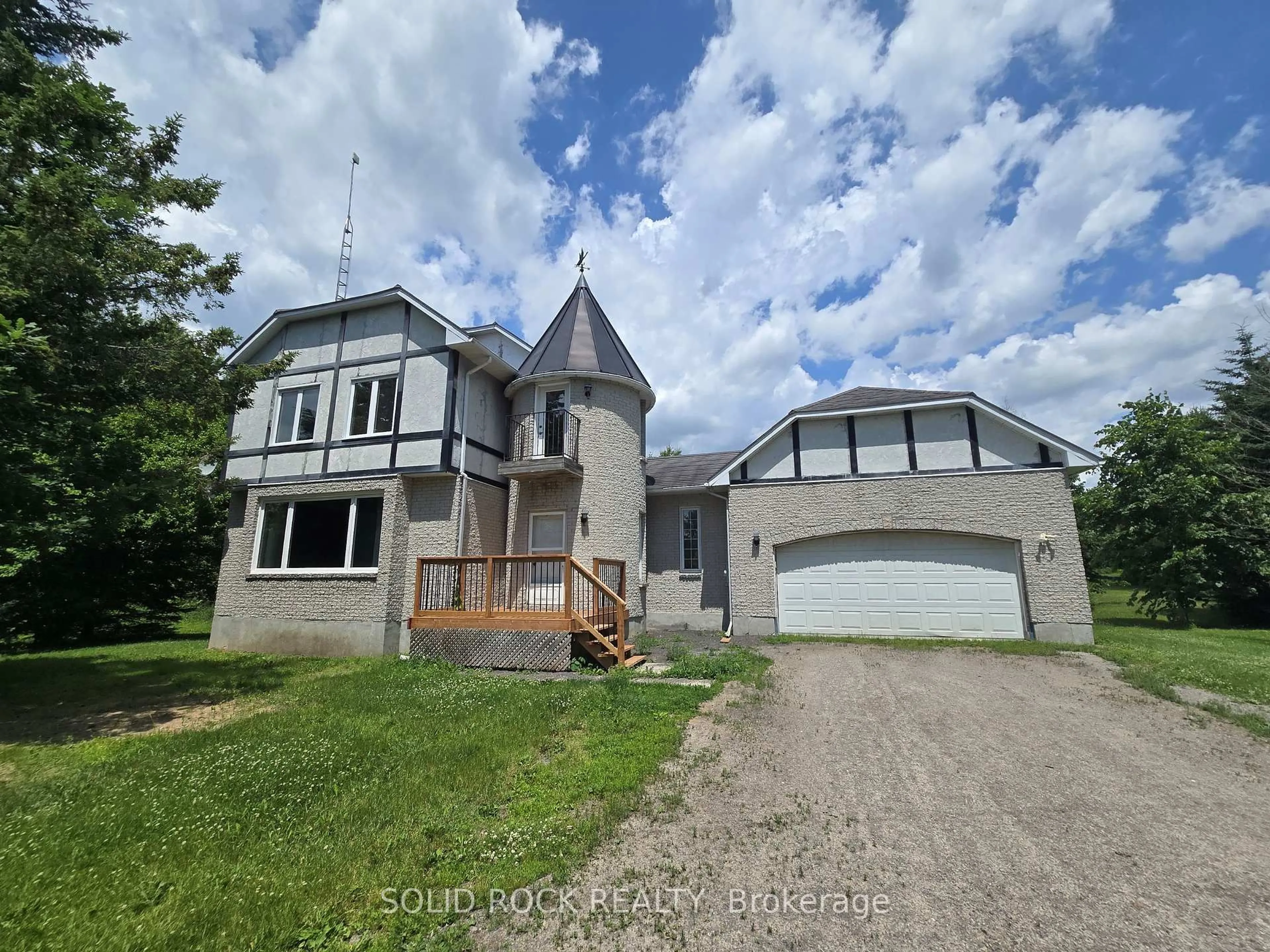 A pic from outside/outdoor area/front of a property/back of a property/a pic from drone, building for 1079 Birchview Lane, North Grenville Ontario K0C 1T0
