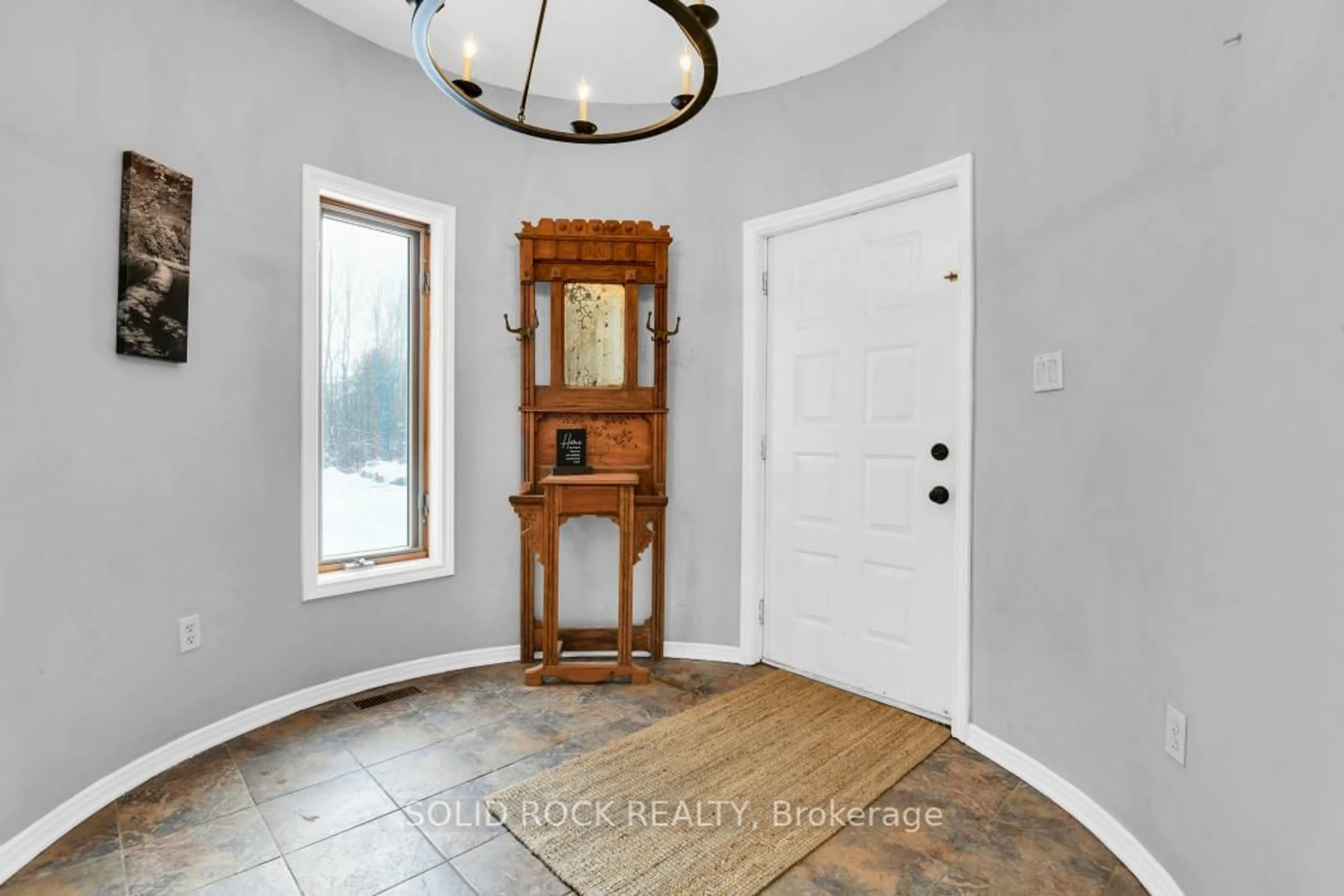 Indoor entryway for 1079 Birchview Lane, North Grenville Ontario K0C 1T0