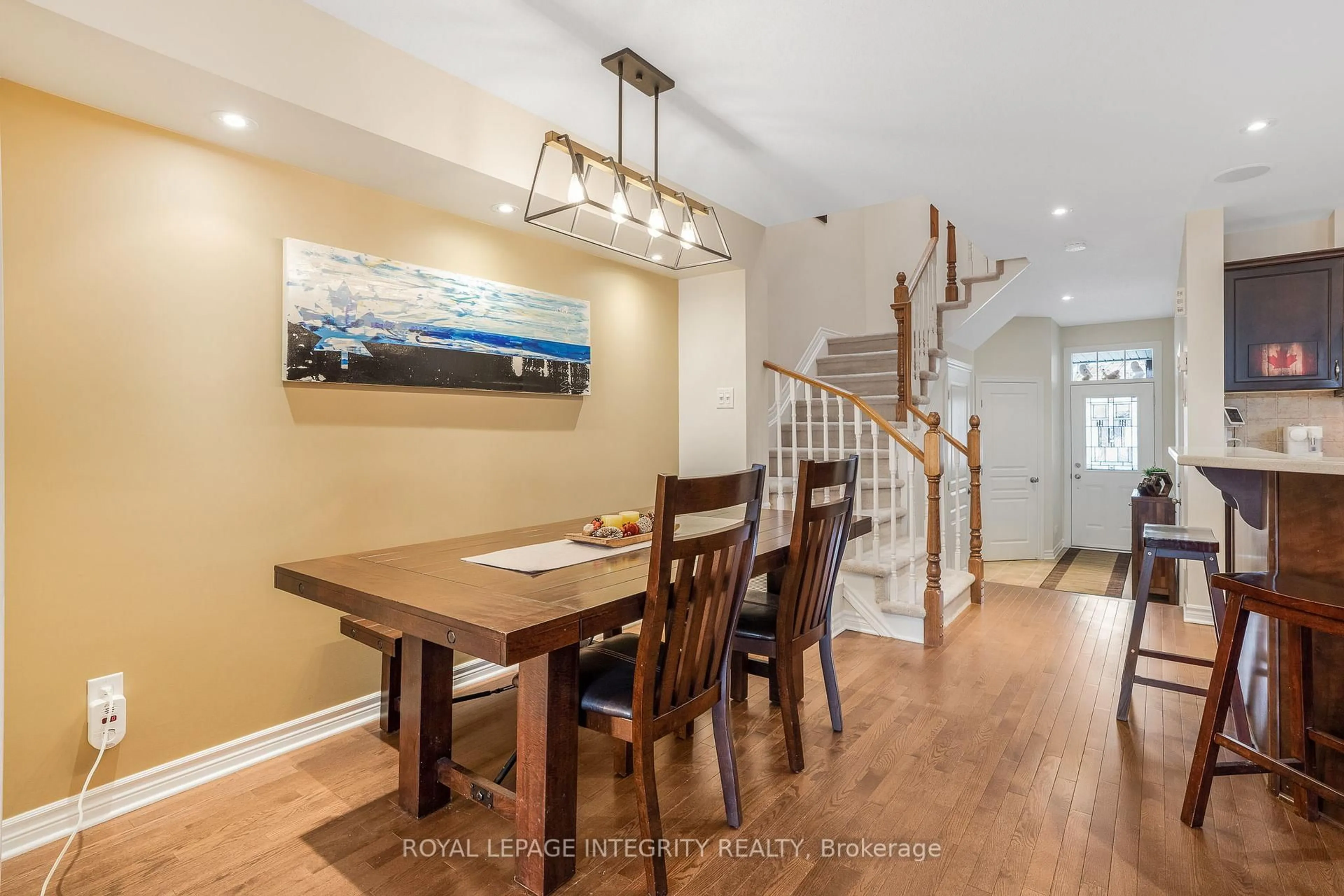 Dining room, wood/laminate floor for 527 Salzburg Dr, Orleans Ontario K4A 0C6