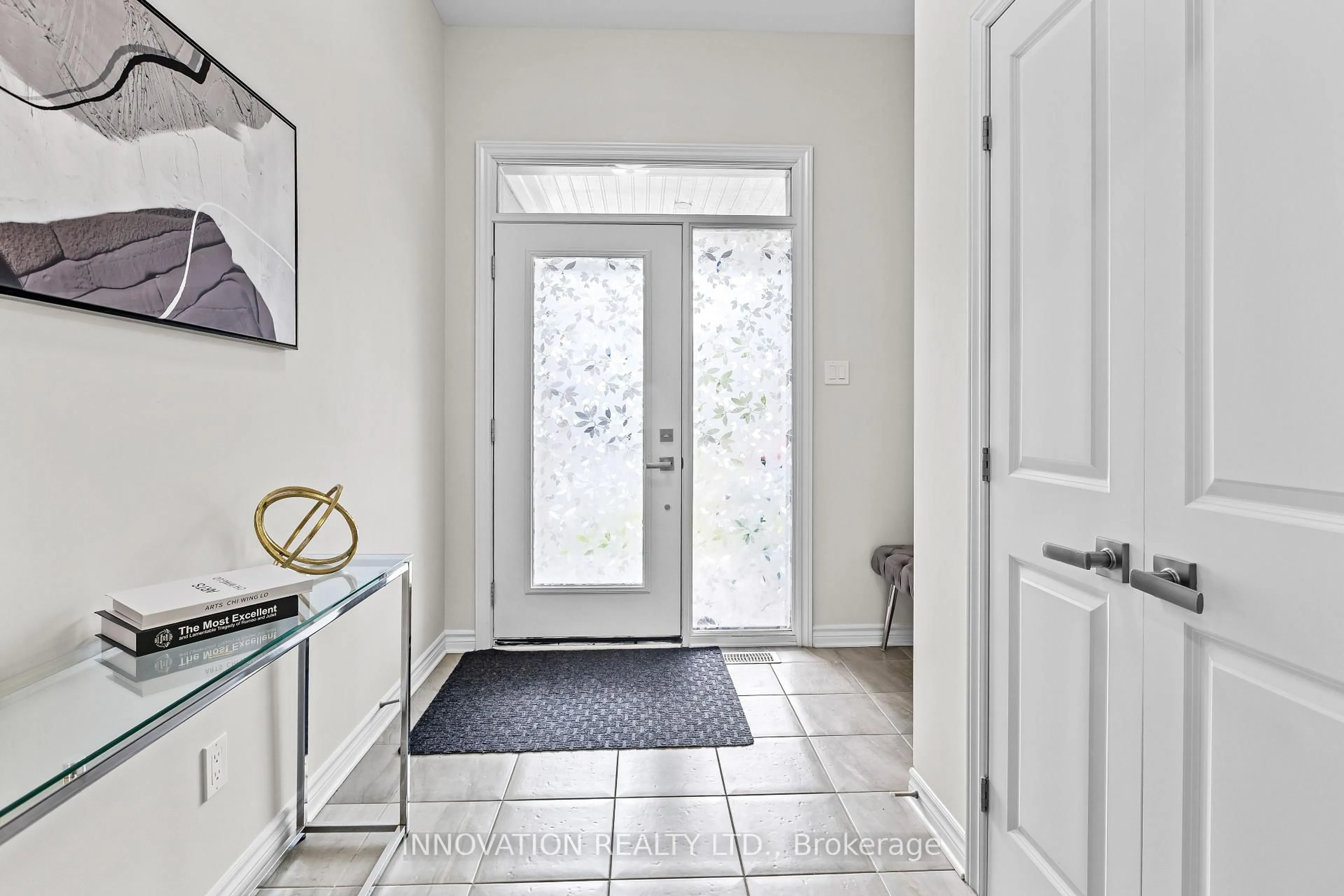 Indoor entryway for 908 Echinacea Row, Ottawa Ontario K2J 7A3