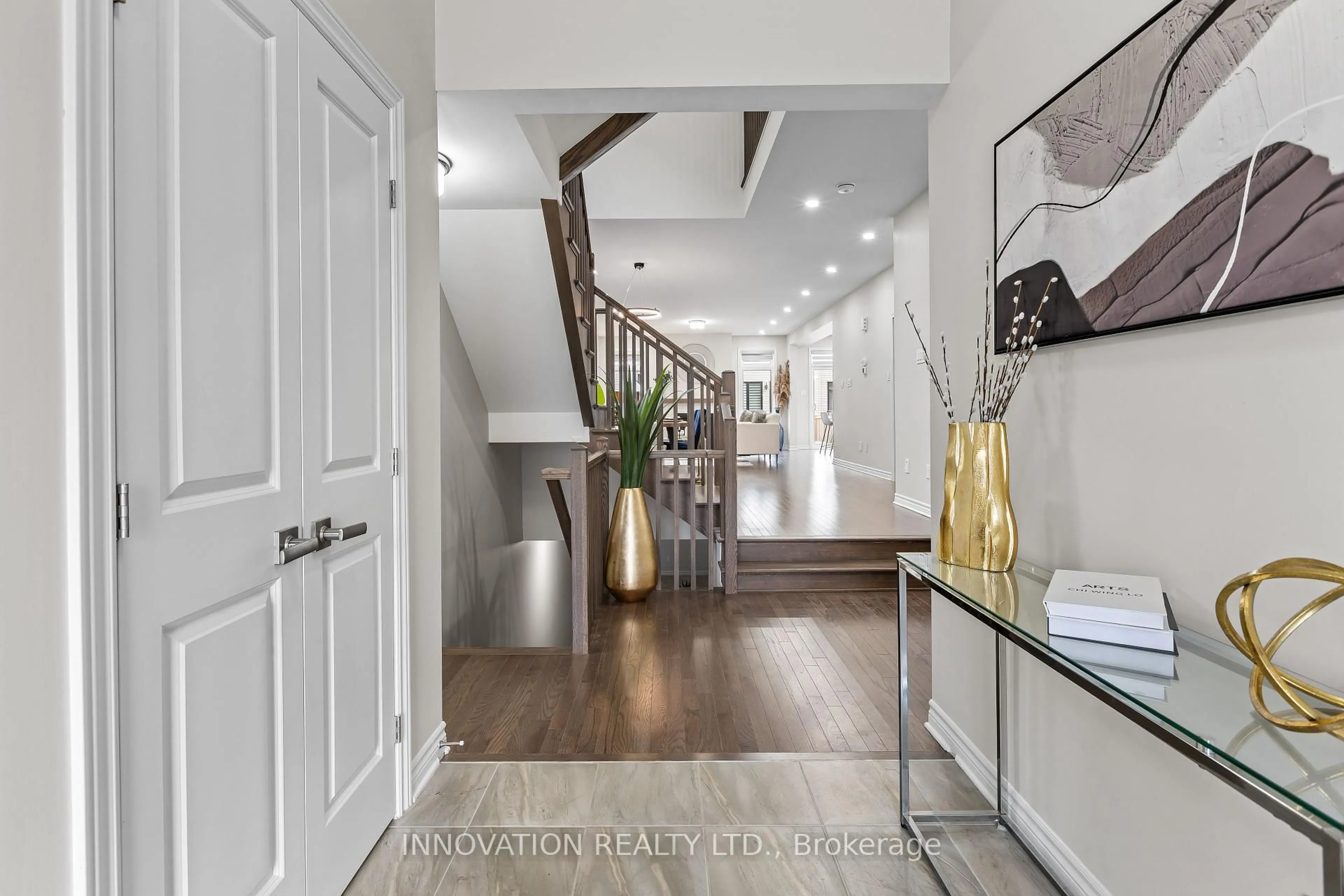 Indoor entryway for 908 Echinacea Row, Ottawa Ontario K2J 7A3