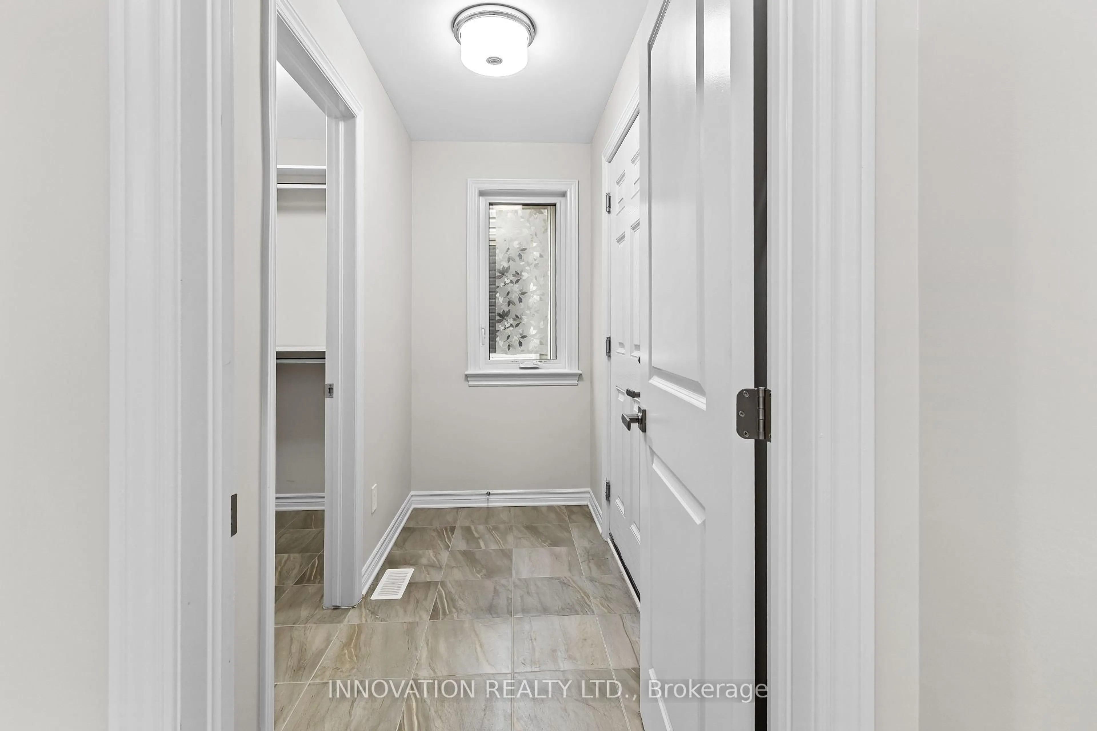 Indoor entryway for 908 Echinacea Row, Ottawa Ontario K2J 7A3