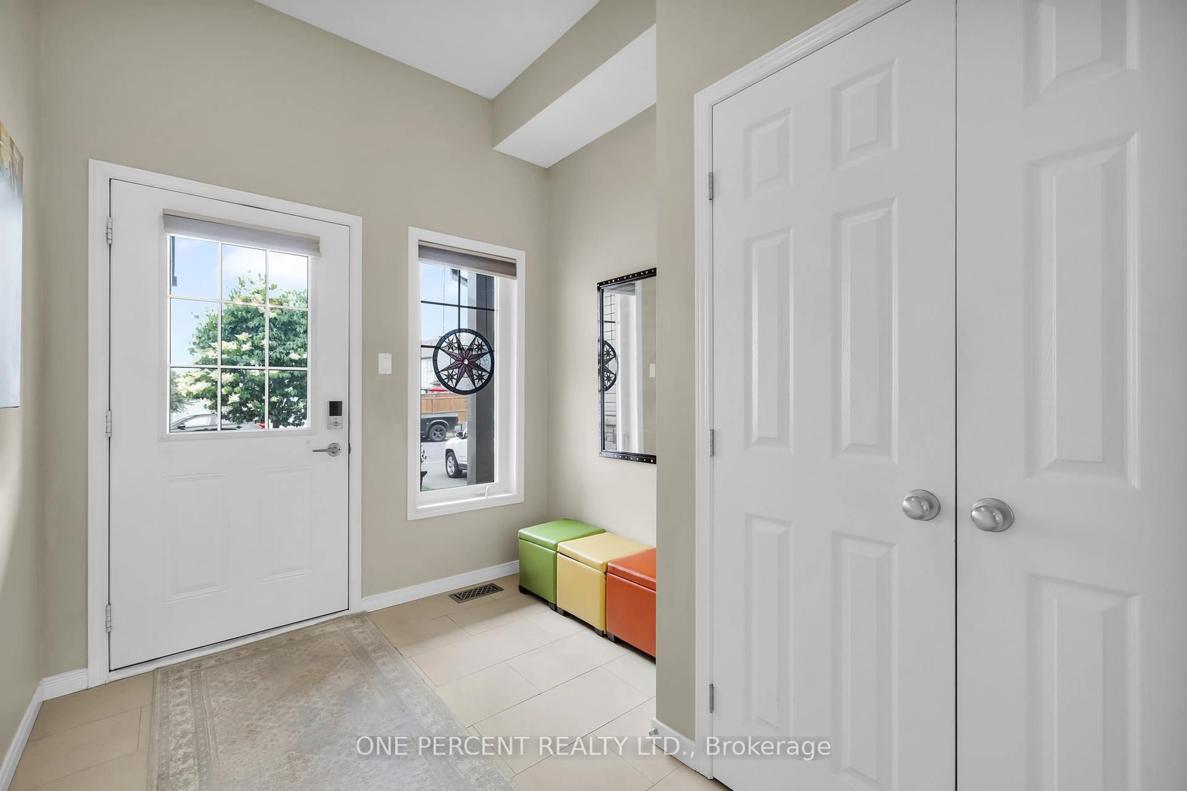 Indoor entryway for 2241 Descartes St, Orleans Ontario K4A 0W4