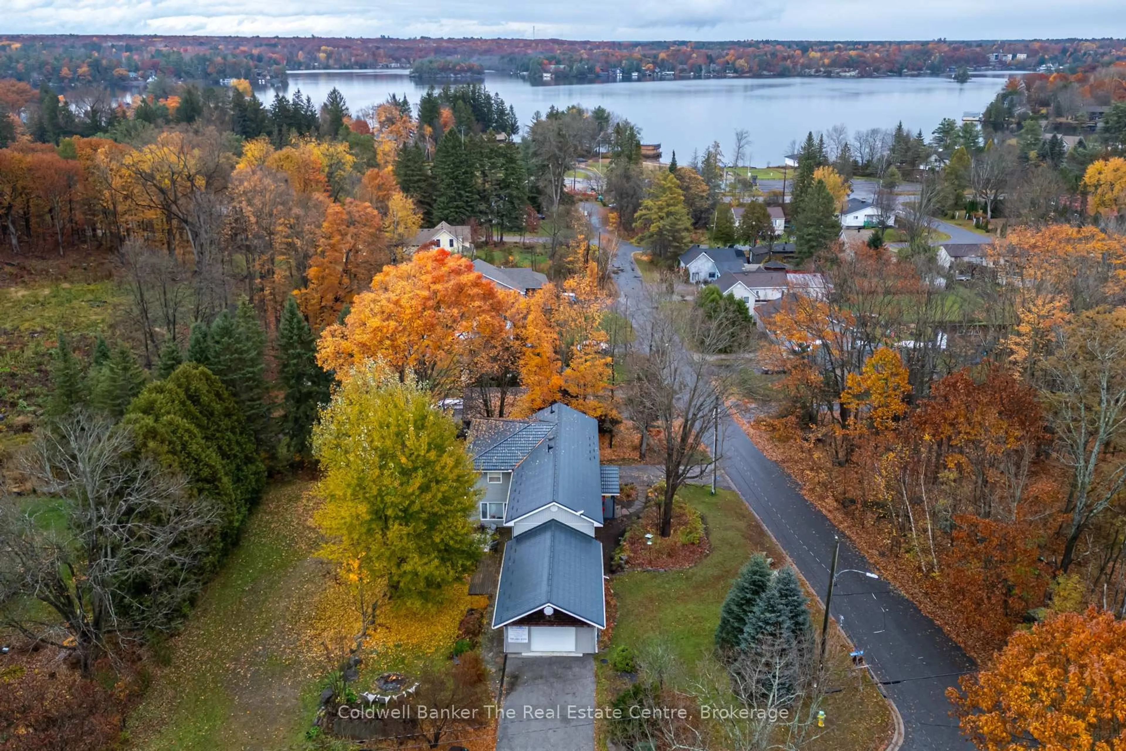 A pic from outside/outdoor area/front of a property/back of a property/a pic from drone, water/lake/river/ocean view for 280 Private St, Gravenhurst Ontario P1P 1R2