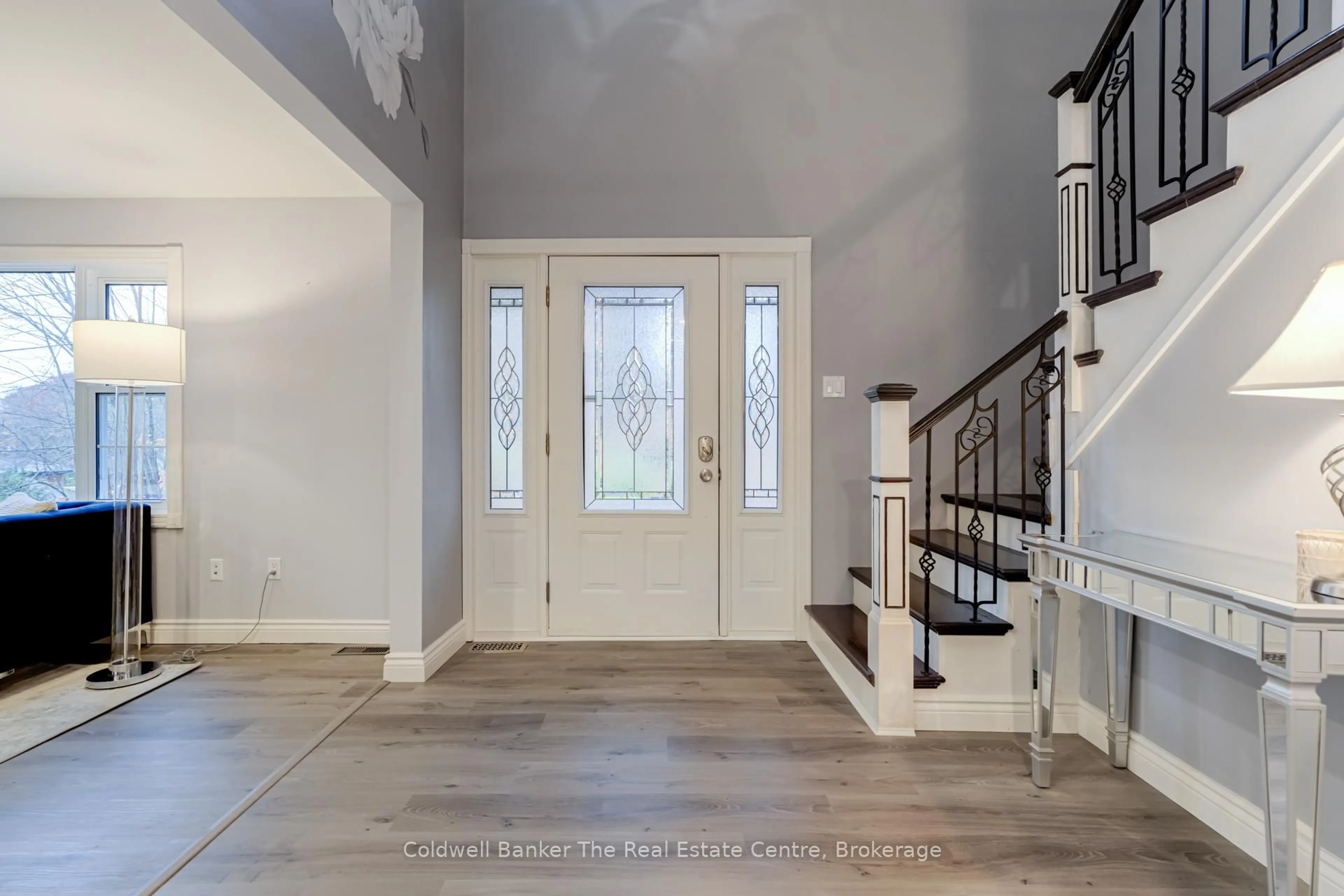 Indoor entryway for 280 Private St, Gravenhurst Ontario P1P 1R2