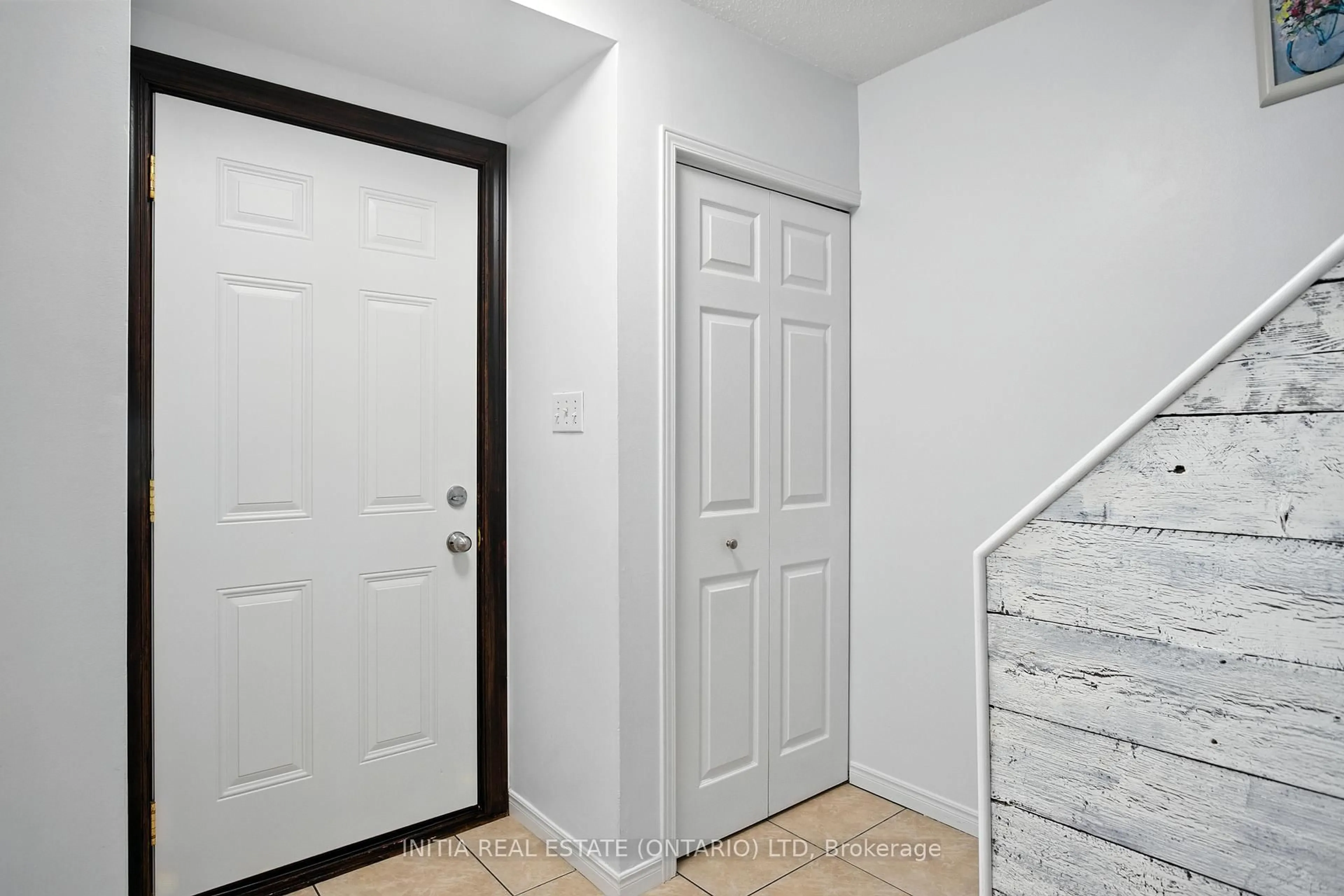 Indoor entryway for 1725 Ernest Ave #58, London South Ontario N6E 2W3