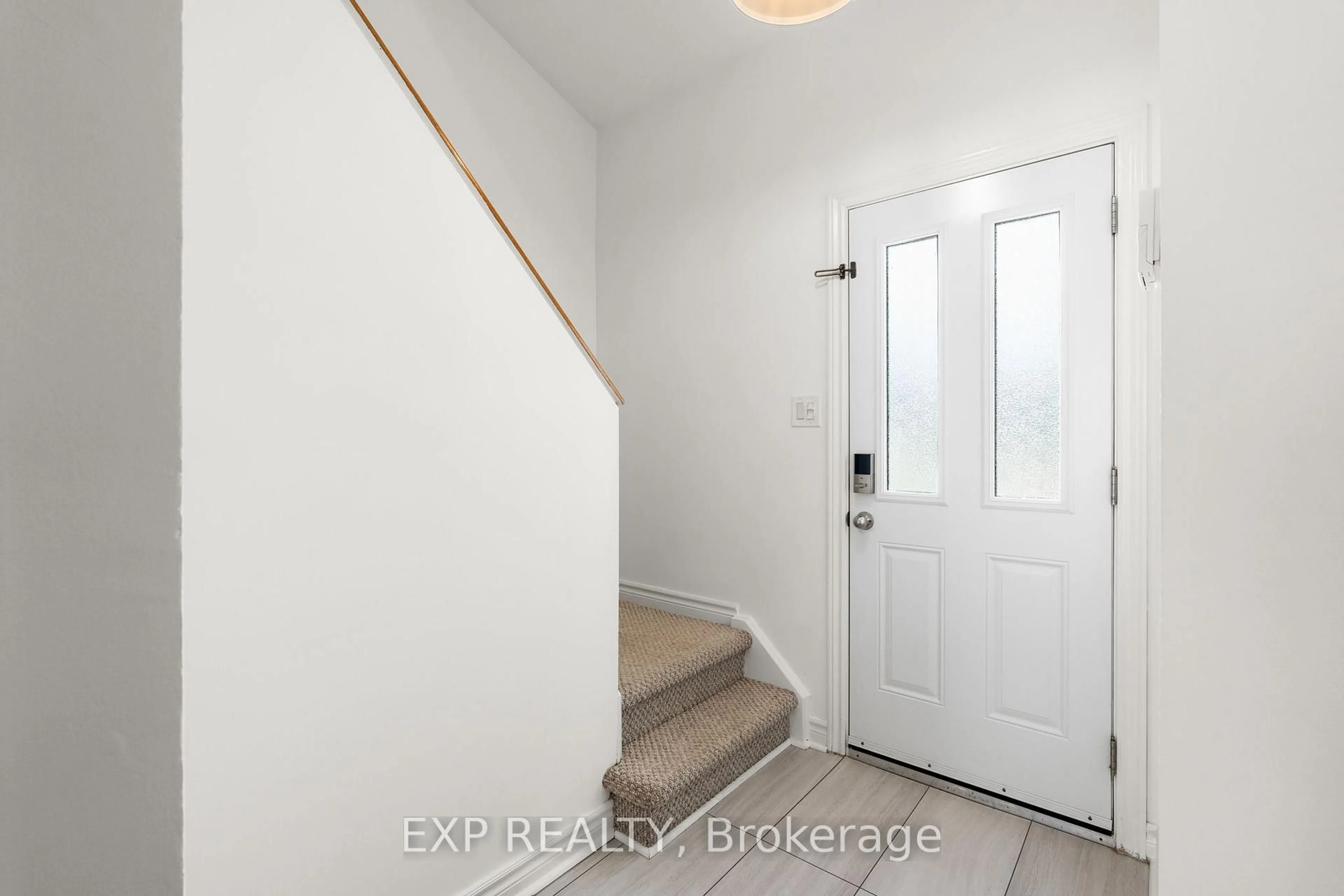 Indoor entryway for 57 Malvern Dr, Ottawa Ontario K2J 1M8