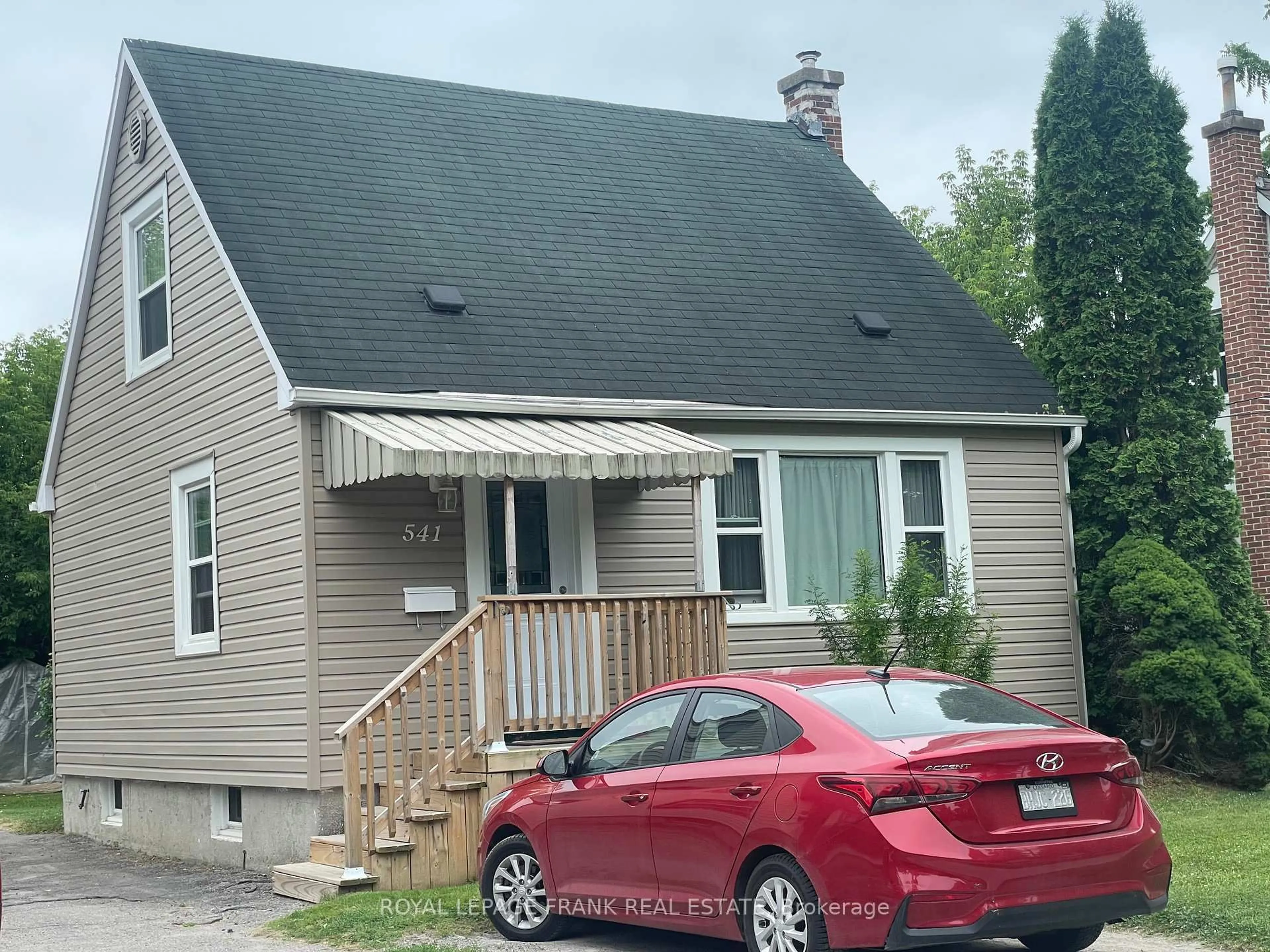 Home with vinyl exterior material, street for 541 McKellar St, Peterborough South Ontario K9J 1R1
