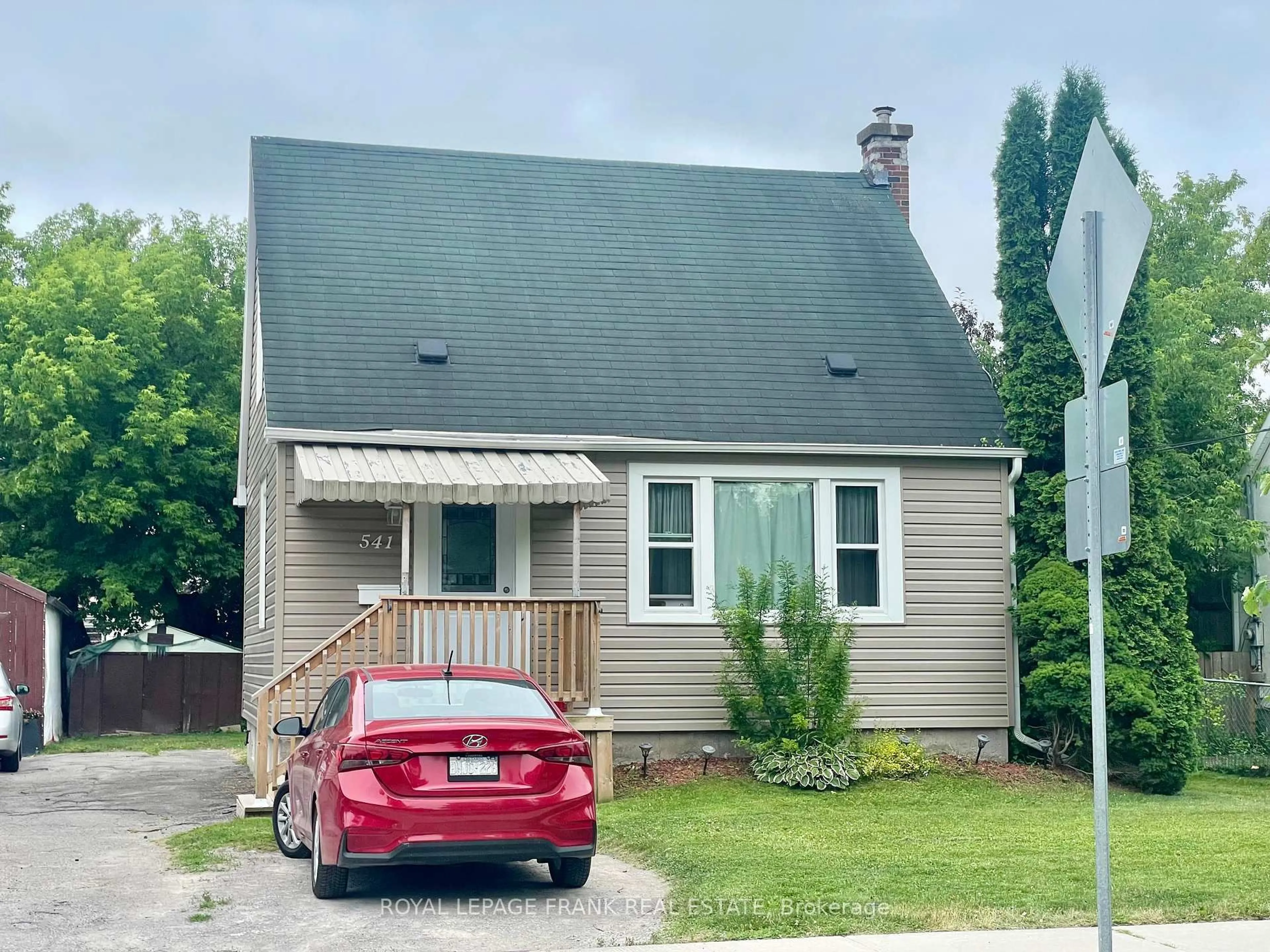 Home with vinyl exterior material, street for 541 McKellar St, Peterborough South Ontario K9J 1R1