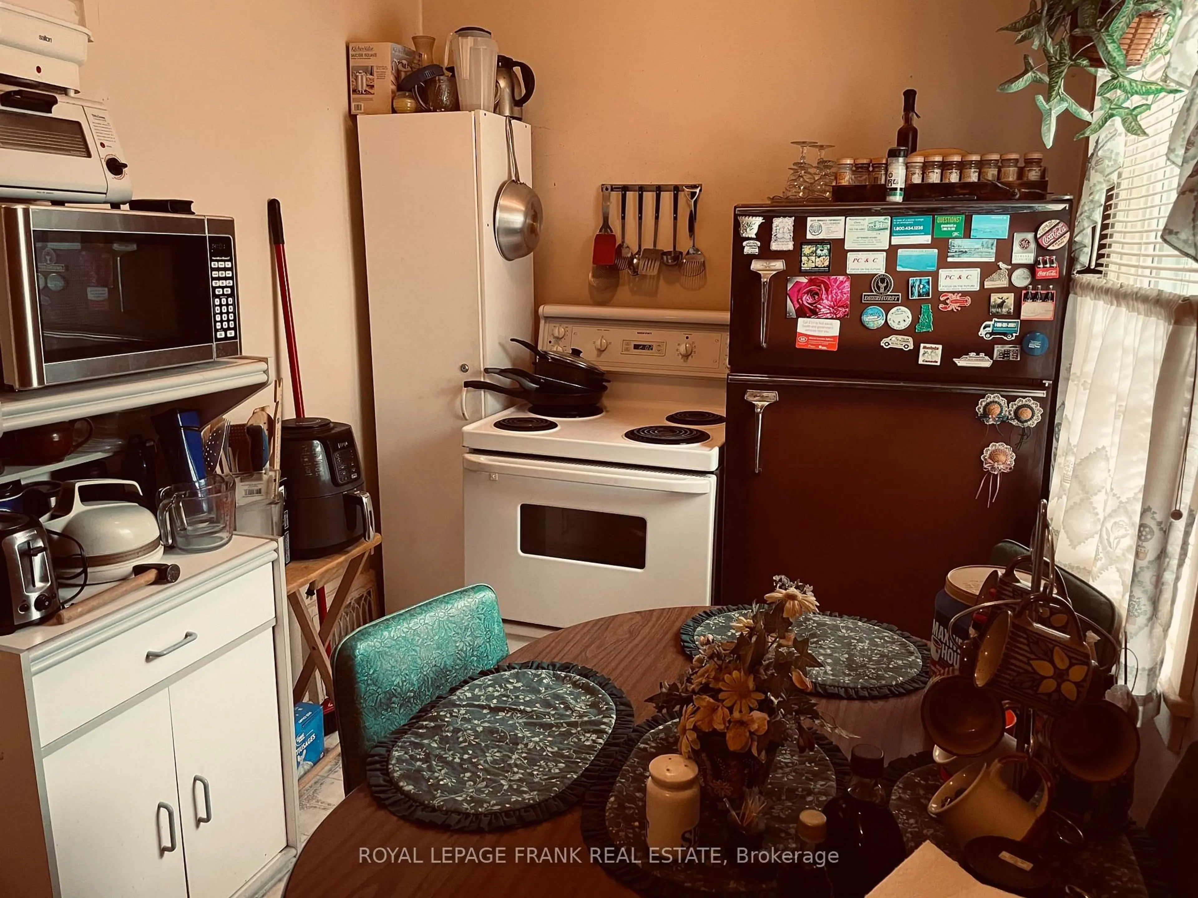 Standard kitchen, unknown for 541 McKellar St, Peterborough South Ontario K9J 1R1