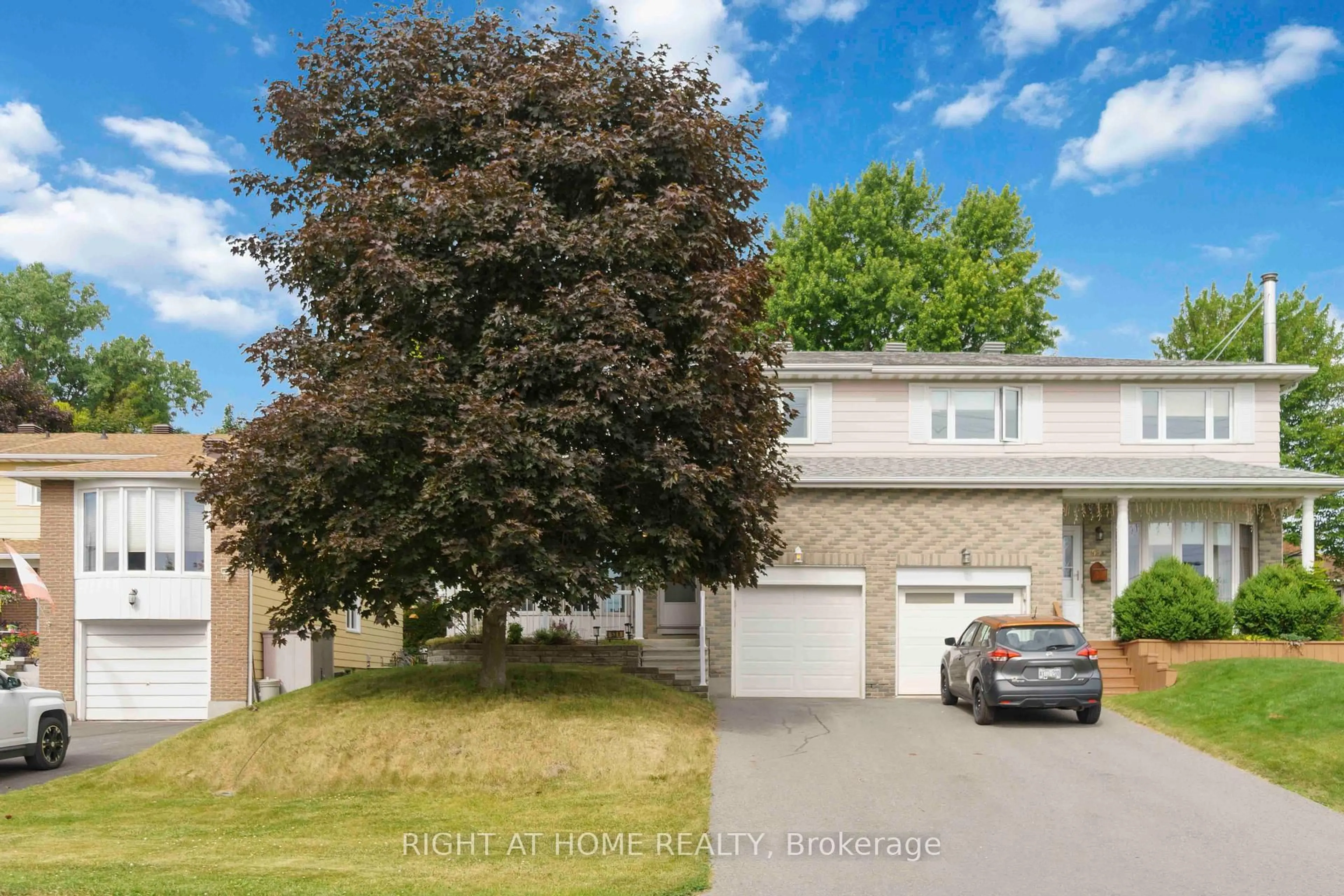 A pic from outside/outdoor area/front of a property/back of a property/a pic from drone, street for 53B TAUVETTE St, Ottawa Ontario K1B 3A2