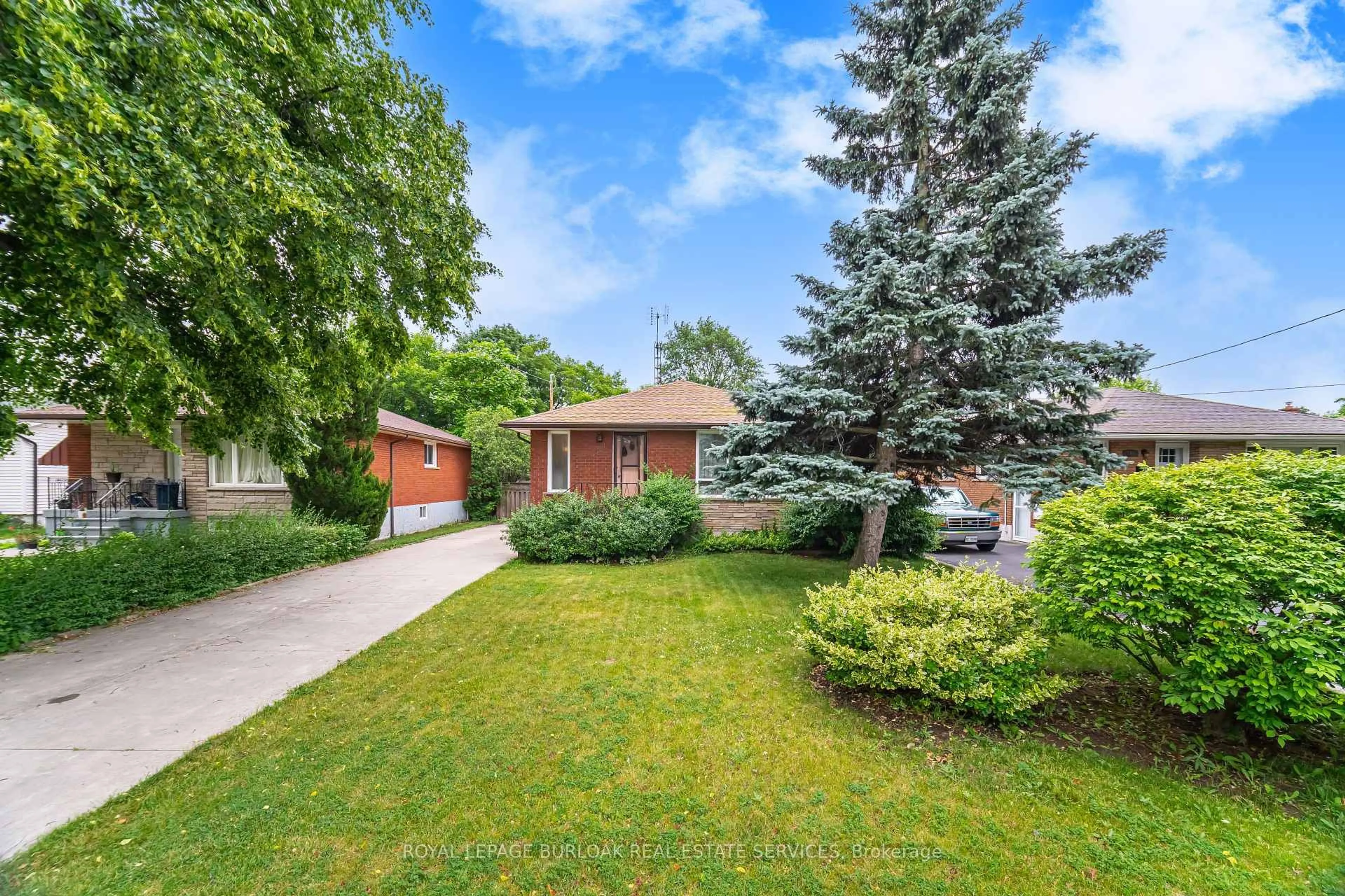 Unknown for 121 Manning Ave, Hamilton Ontario L9A 3E8