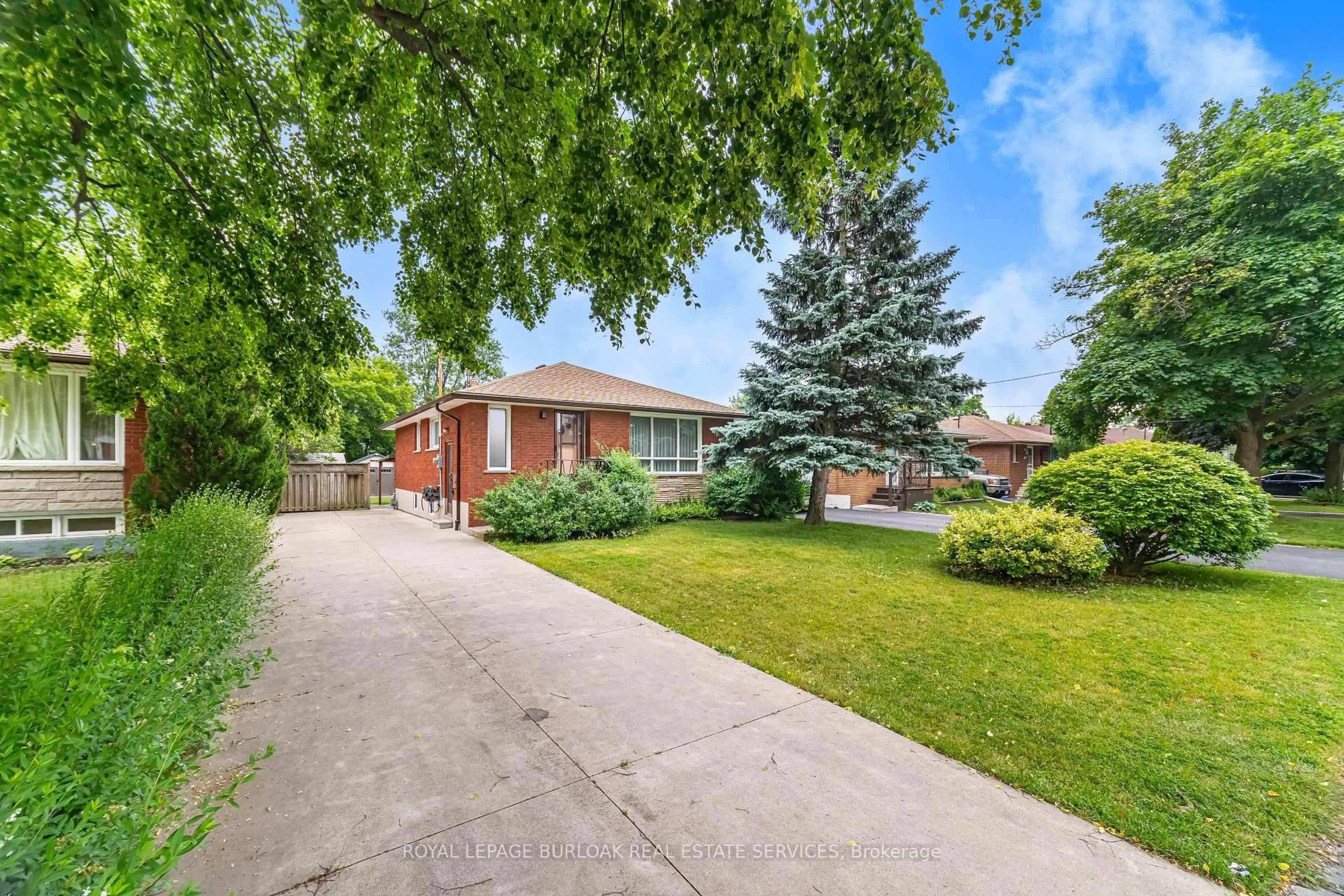 Home with brick exterior material, street for 121 Manning Ave, Hamilton Ontario L9A 3E8