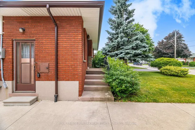Additional image 46 of 121 Manning Ave