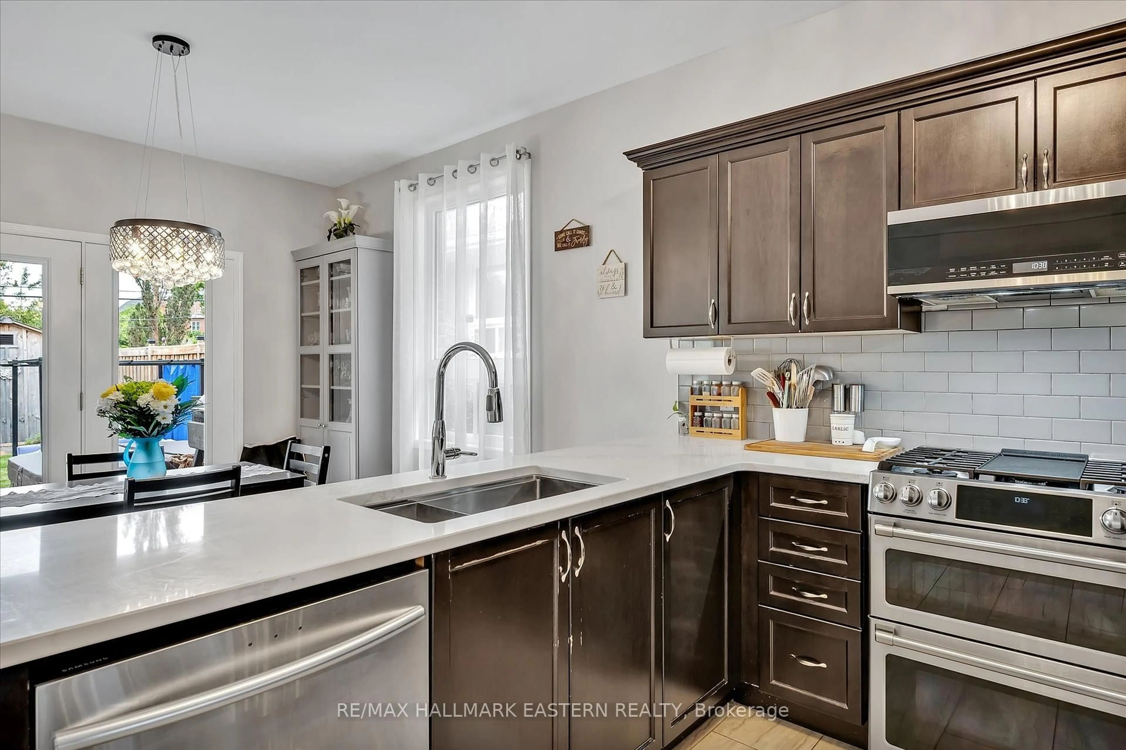 Open concept kitchen, ceramic/tile floor for 1787 Waddell Ave, Peterborough West Ontario K9K 2G5