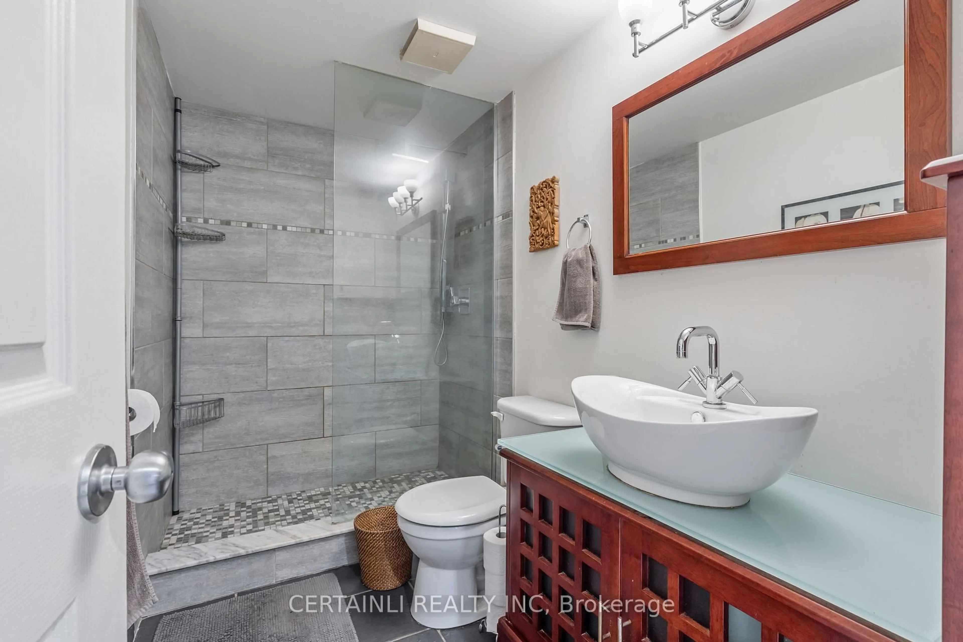 Contemporary bathroom, ceramic/tile floor for 155 Kent St #106, London East Ontario N6A 5N7