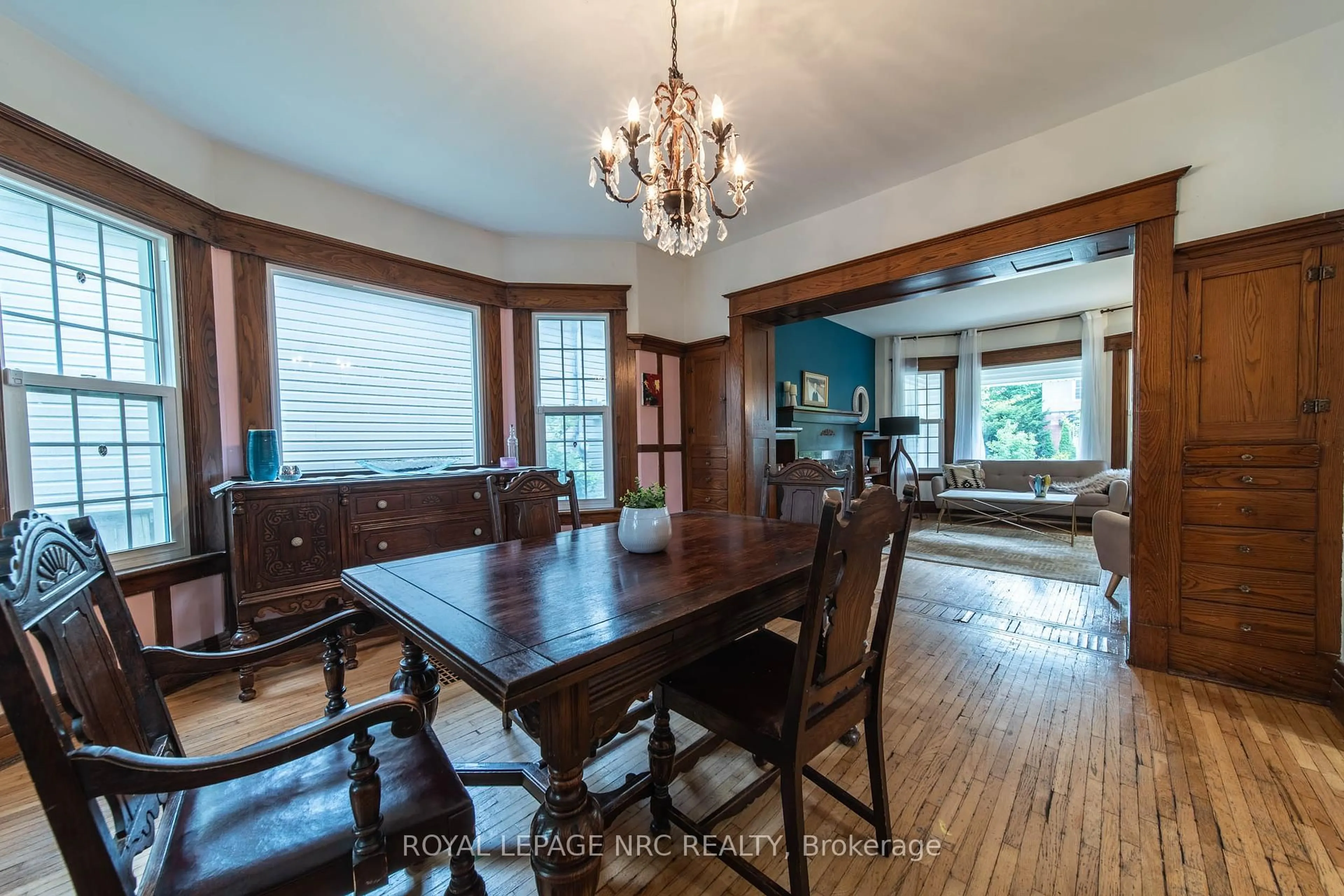 Dining room, wood/laminate floor for 6274 Pine Grove Ave, Niagara Falls Ontario L2G 4J3
