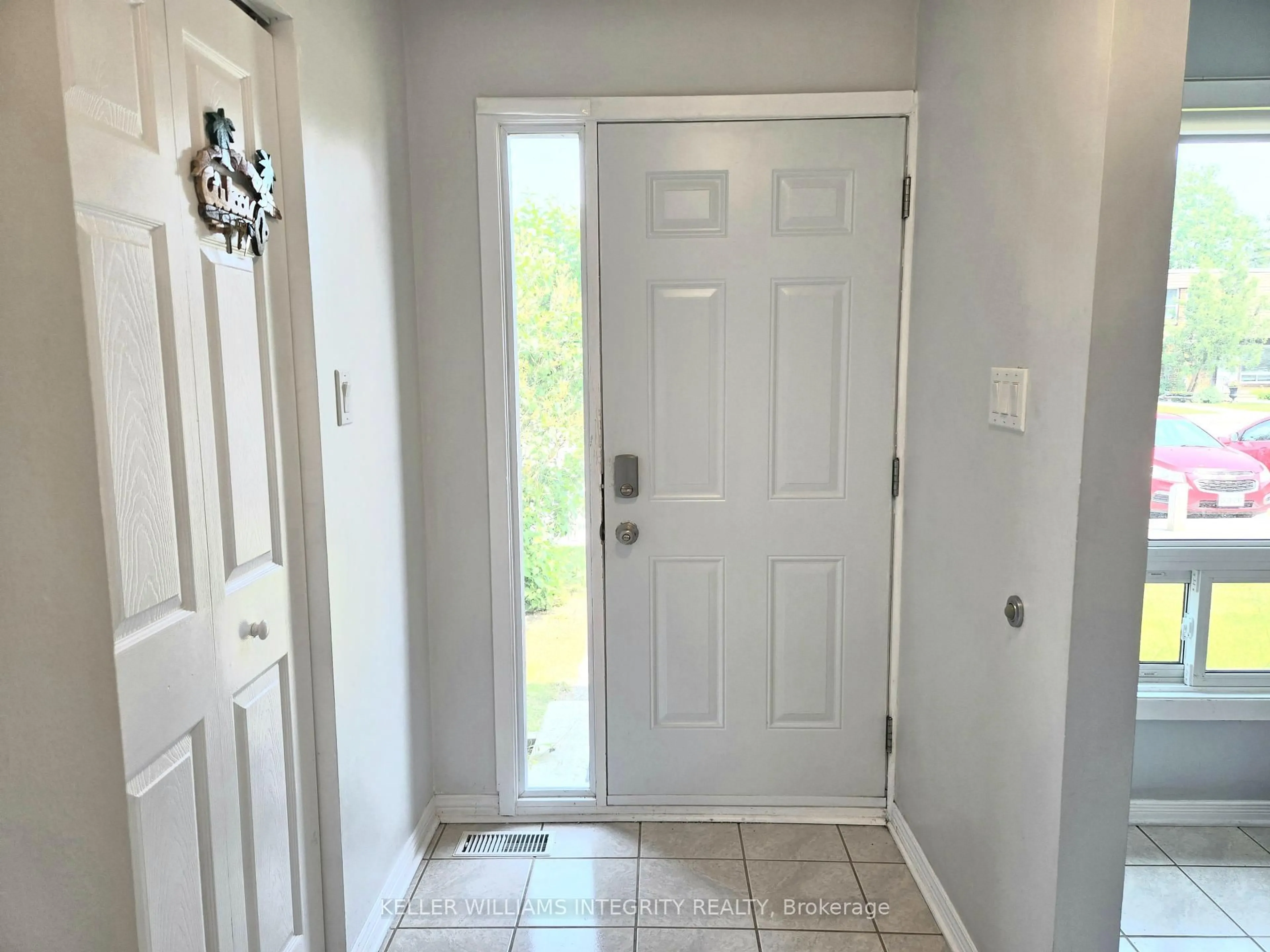 Indoor entryway for 2270 Cotters Cres #218, Ottawa Ontario K1V 8Y6