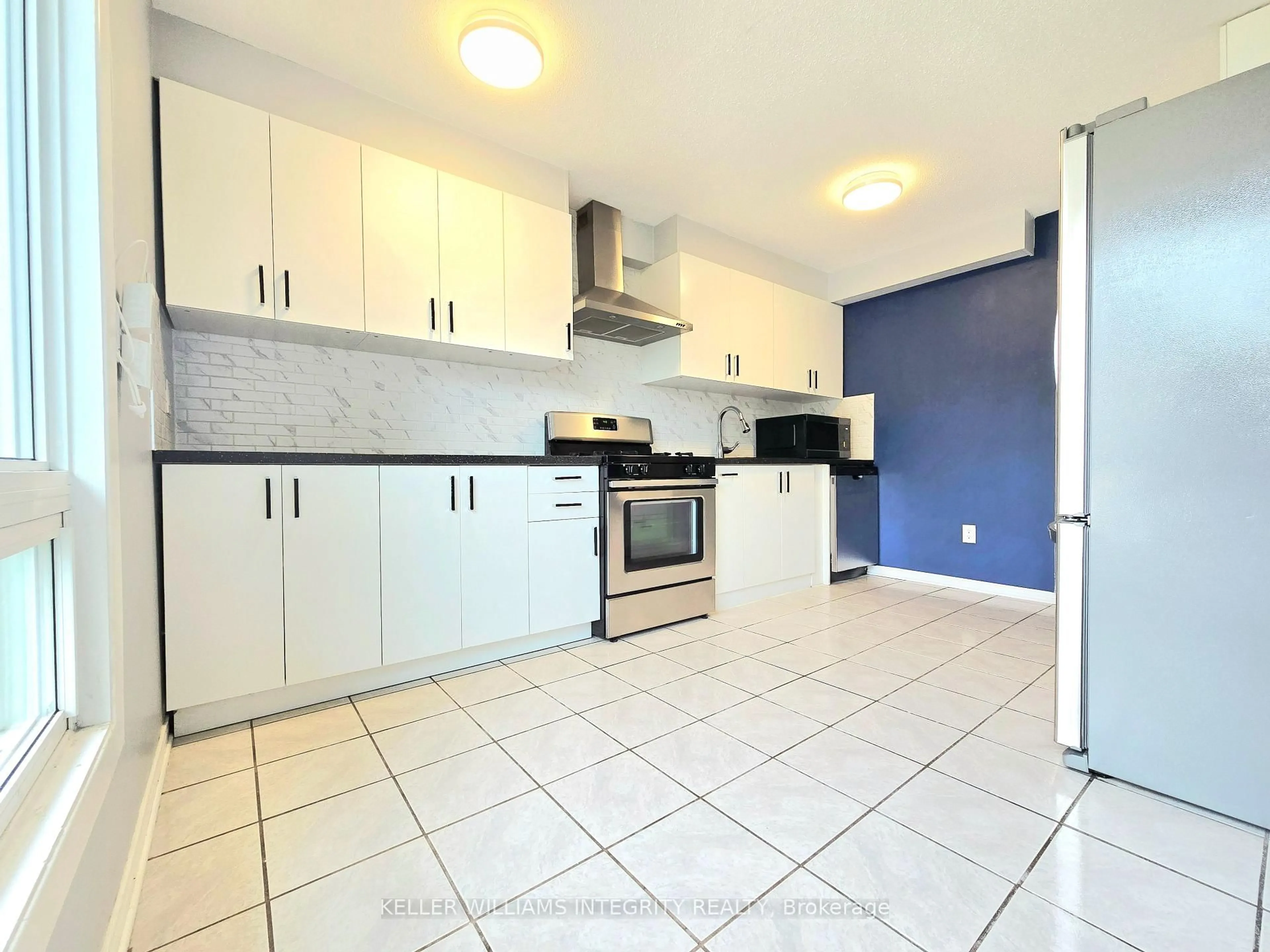 Standard kitchen, ceramic/tile floor for 2270 Cotters Cres #218, Ottawa Ontario K1V 8Y6