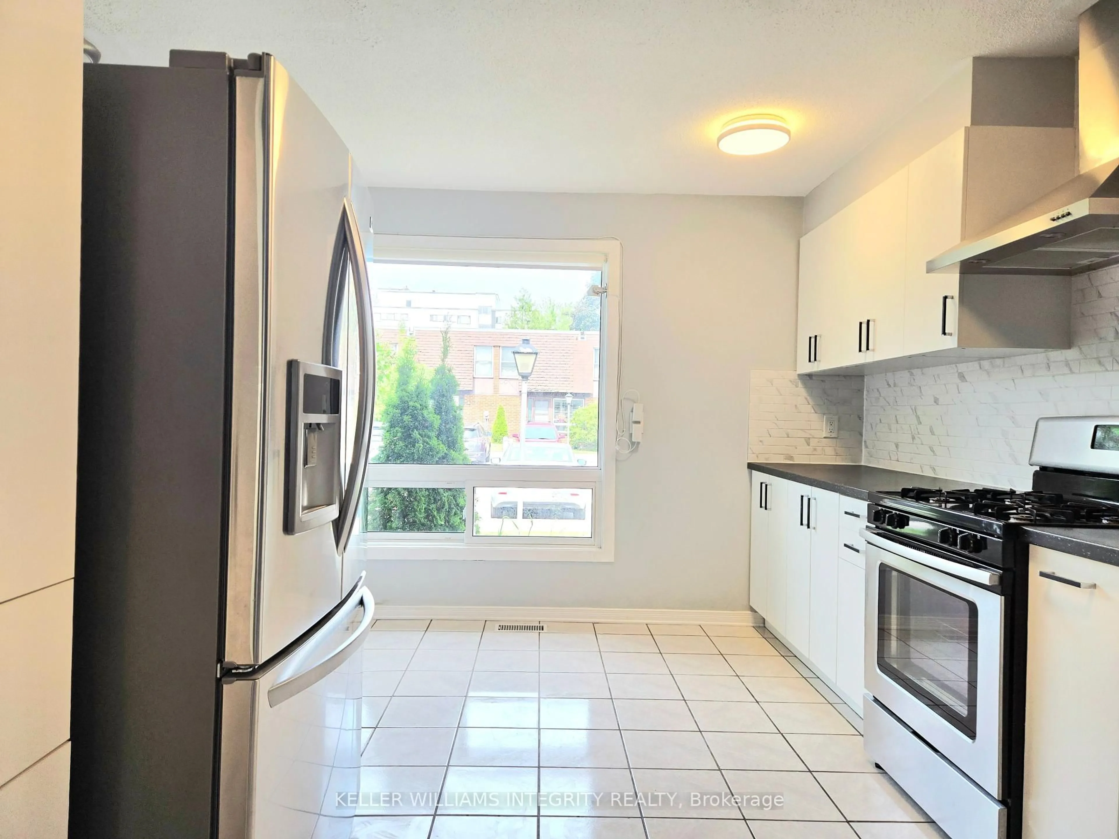 Standard kitchen, ceramic/tile floor for 2270 Cotters Cres #218, Ottawa Ontario K1V 8Y6