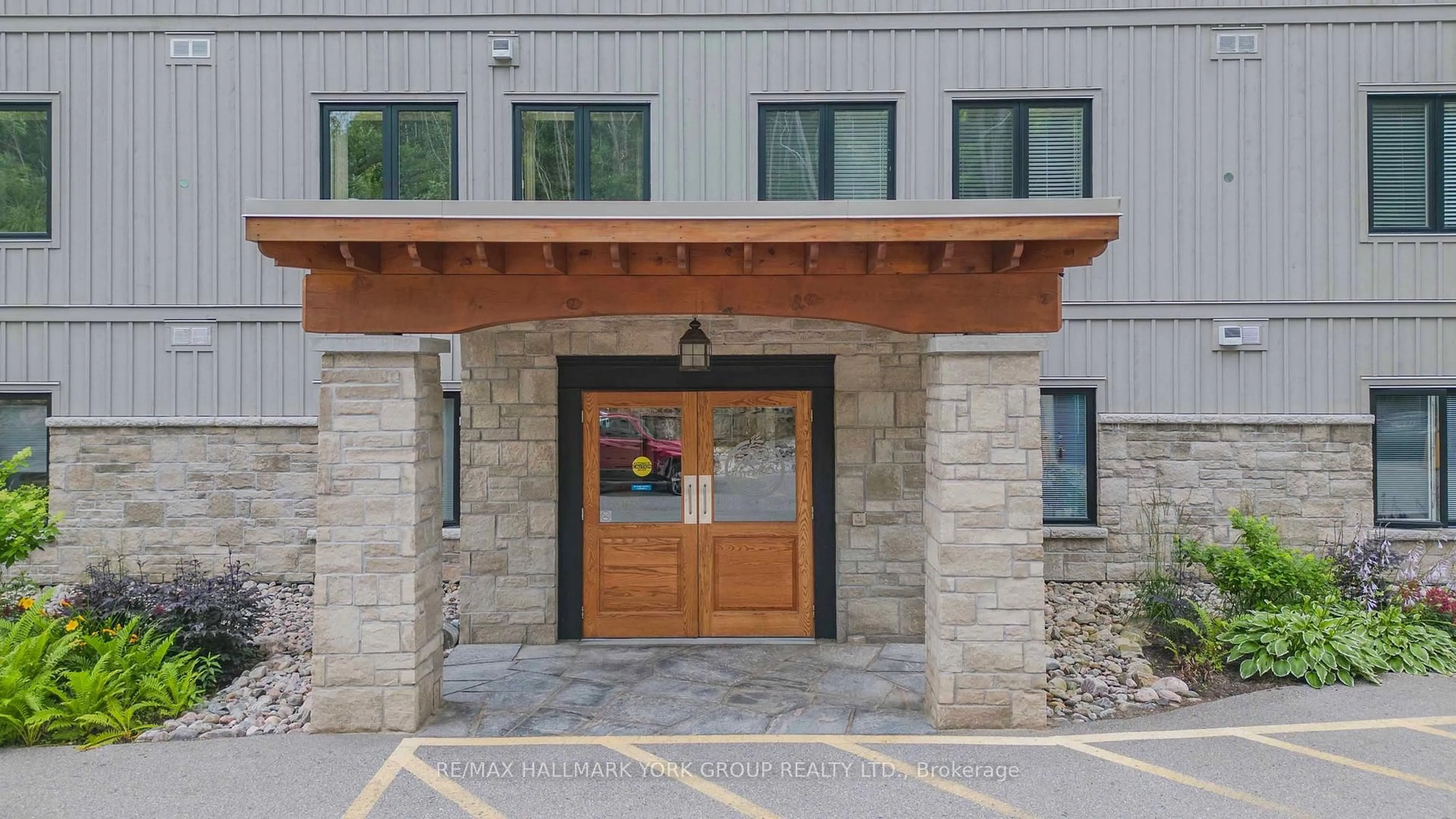 Indoor entryway for 11C Salt Dock Rd #301, Parry Sound Ontario P2A 3B6