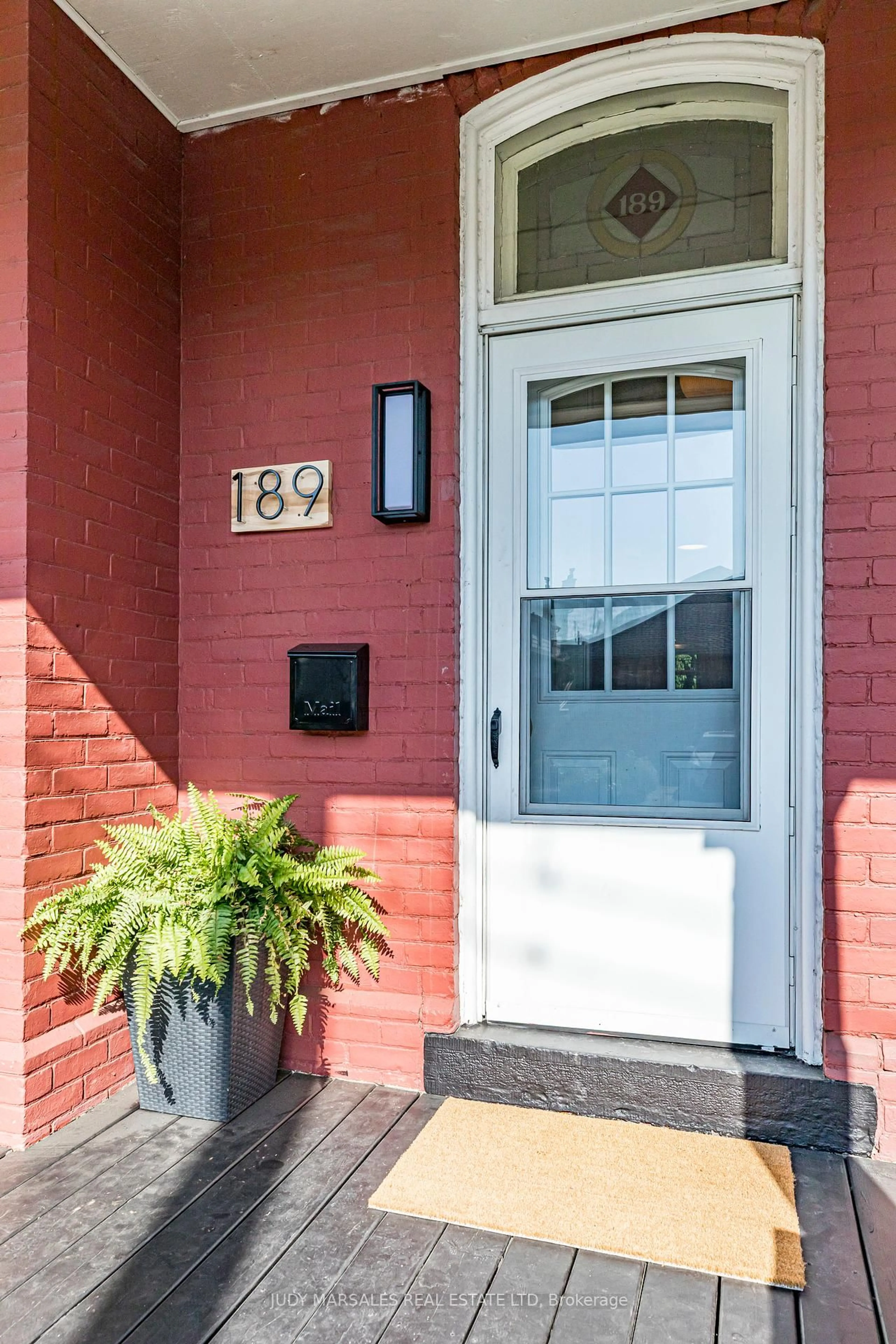 Indoor entryway for 189 West Ave, Hamilton Ontario L8L 5C7