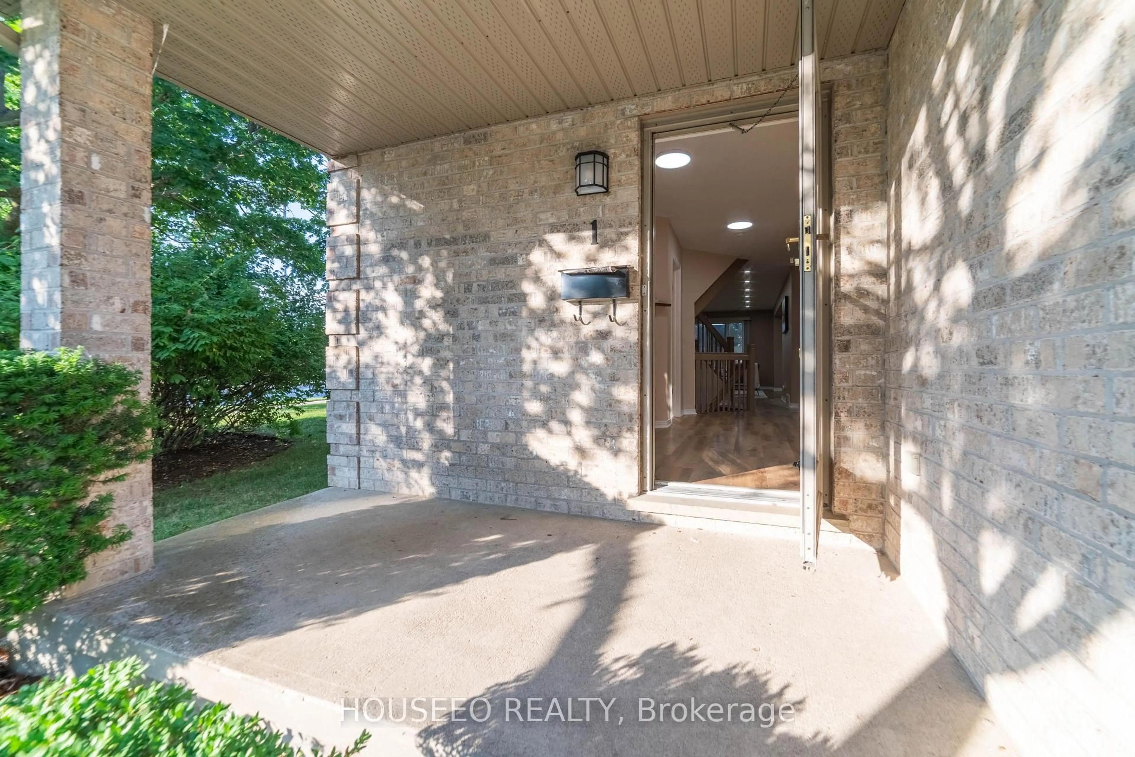 Indoor entryway for 155 Killarney Rd #1, London North Ontario N5X 3X8