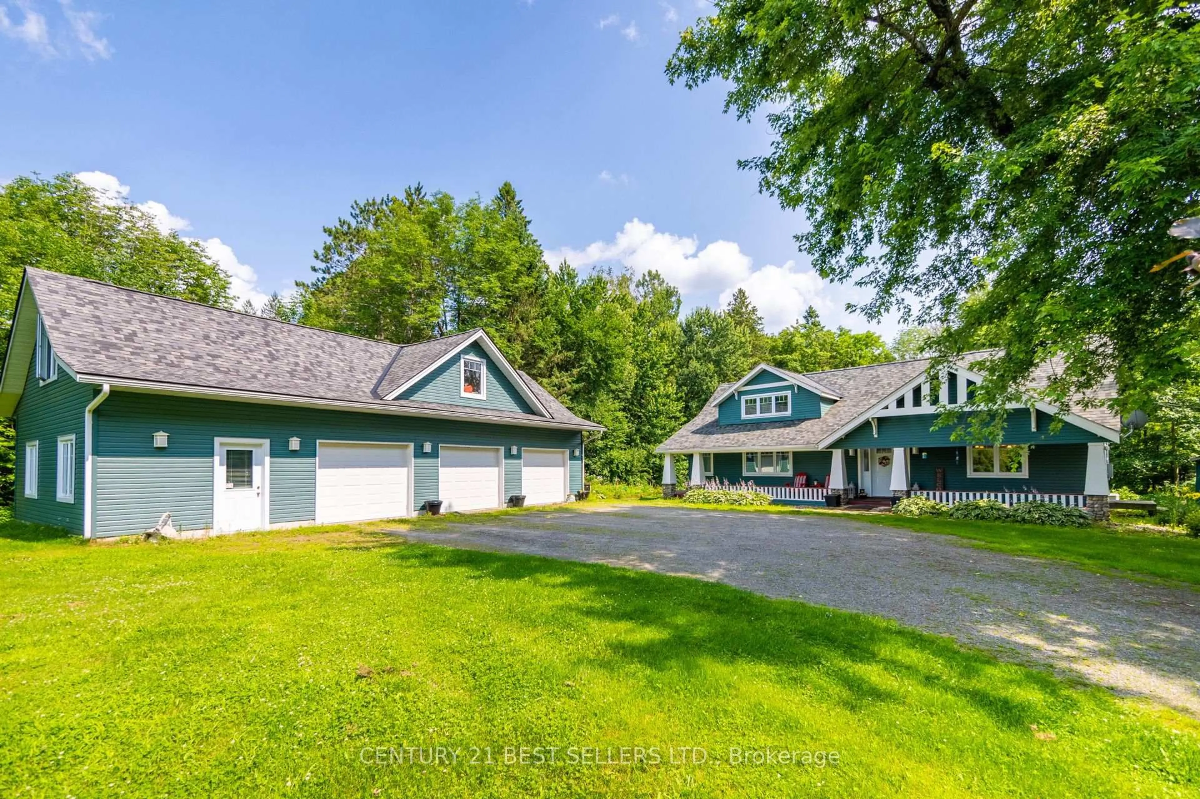 A pic from outside/outdoor area/front of a property/back of a property/a pic from drone, unknown for 1622 Houseys Rapids Rd, Gravenhurst Ontario P1P 1R3