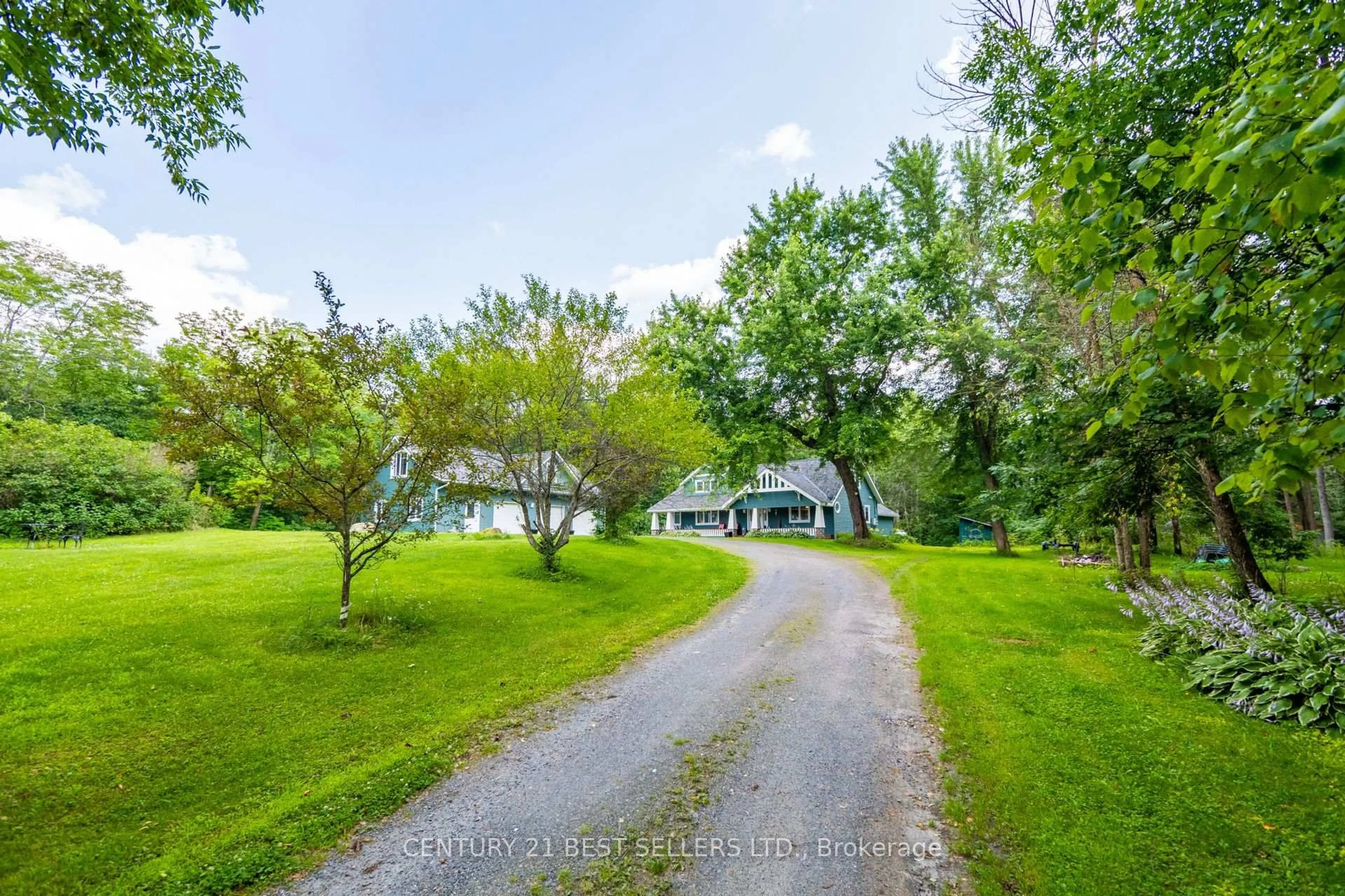 A pic from outside/outdoor area/front of a property/back of a property/a pic from drone, water/lake/river/ocean view for 1622 Houseys Rapids Rd, Gravenhurst Ontario P1P 1R3