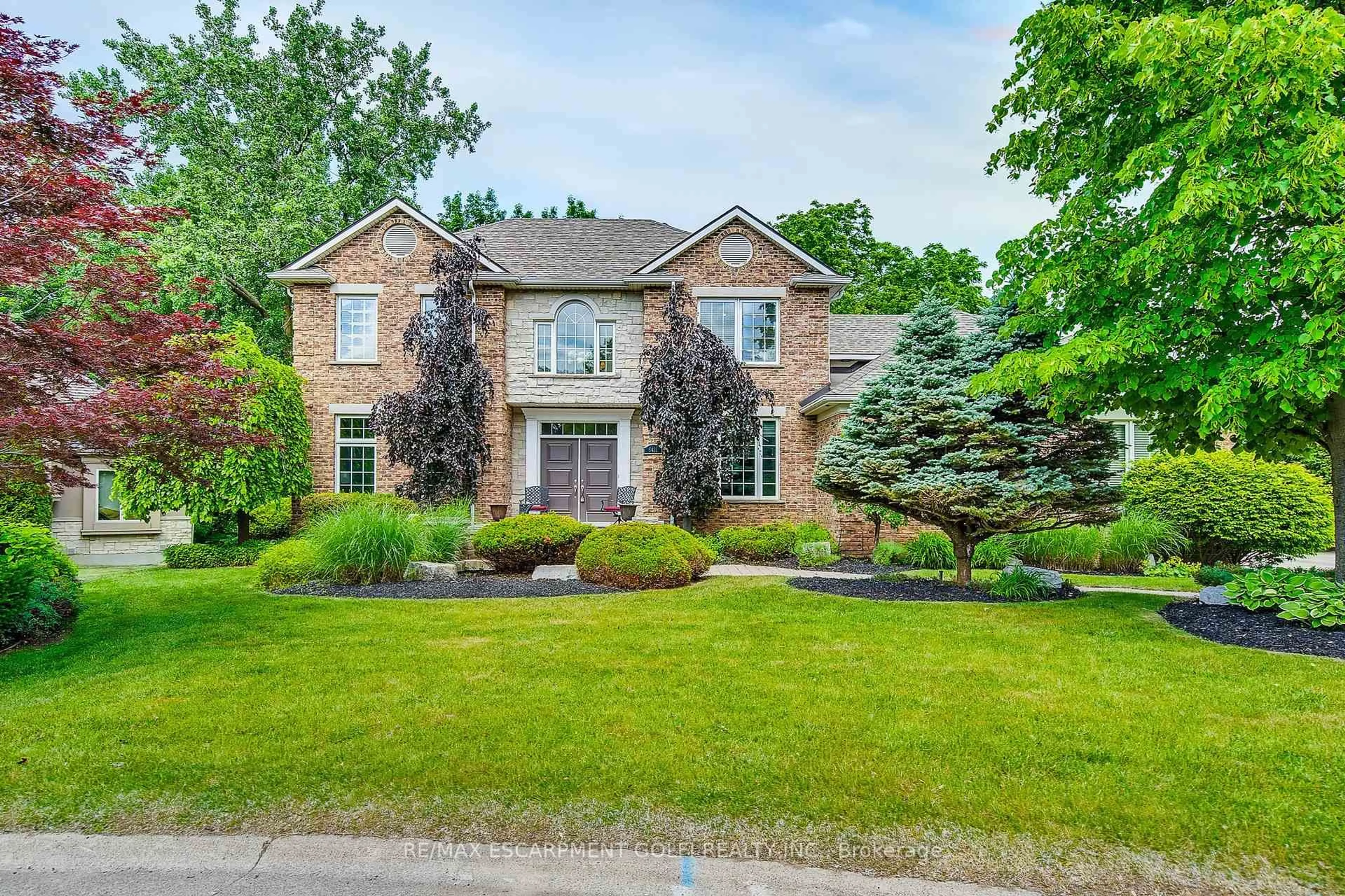 Home with brick exterior material, street for 6431 Rockcliffe Estates, Niagara Falls Ontario L2J 4K7