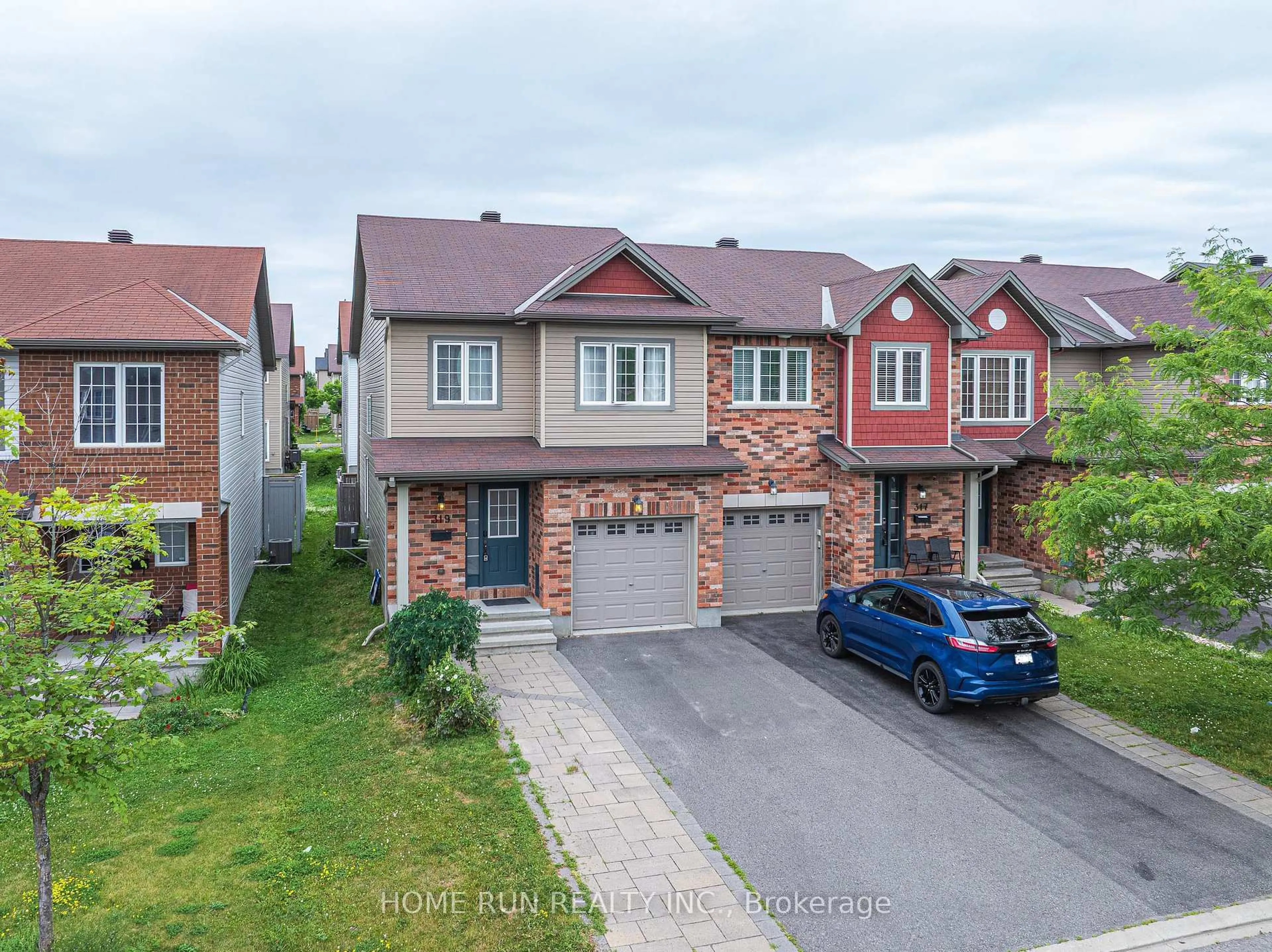 A pic from outside/outdoor area/front of a property/back of a property/a pic from drone, street for 319 Laguna St, Ottawa Ontario K1T 0L1