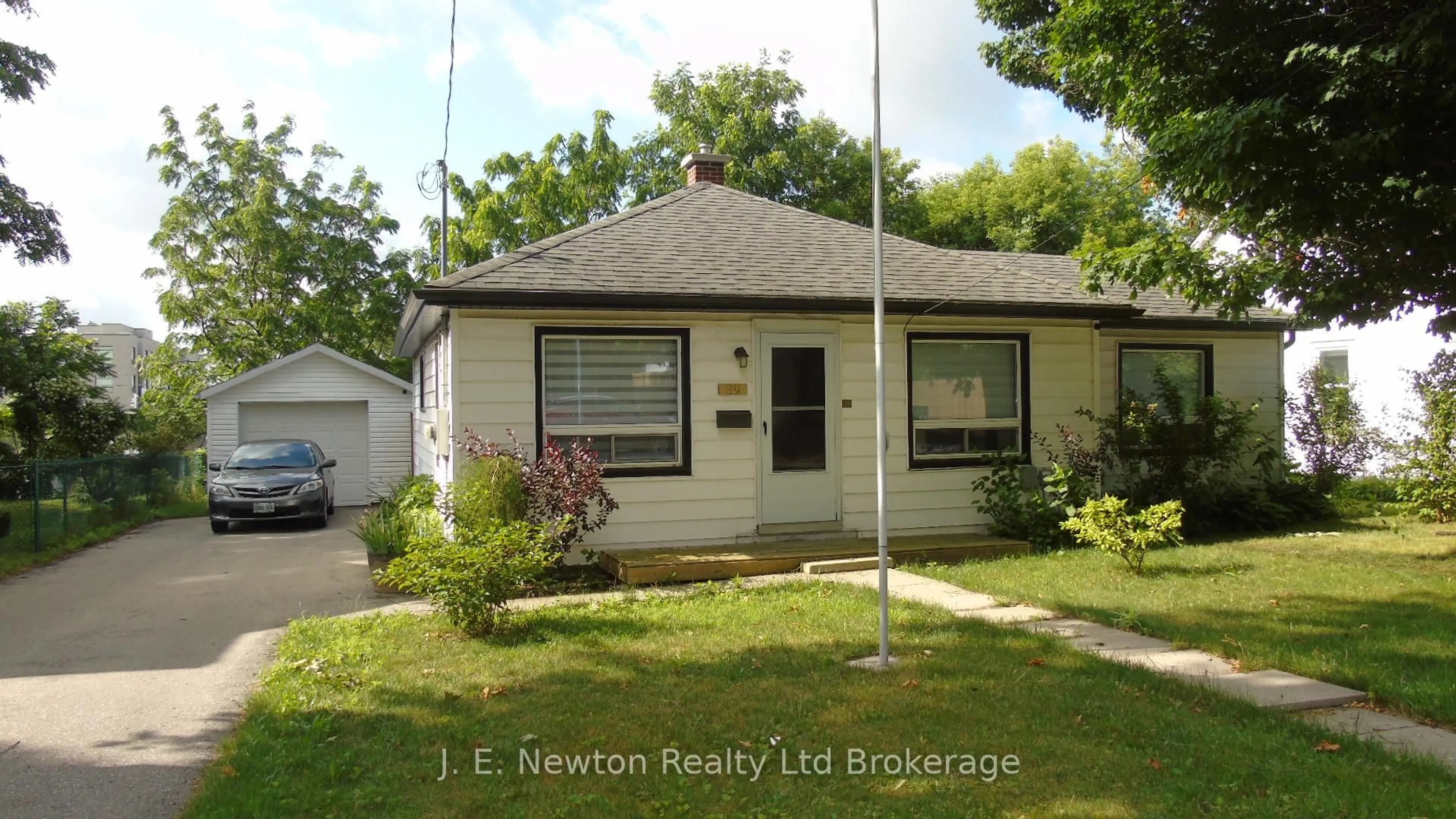 Unknown for 39 Pine St, Tillsonburg Ontario N4G 1L5