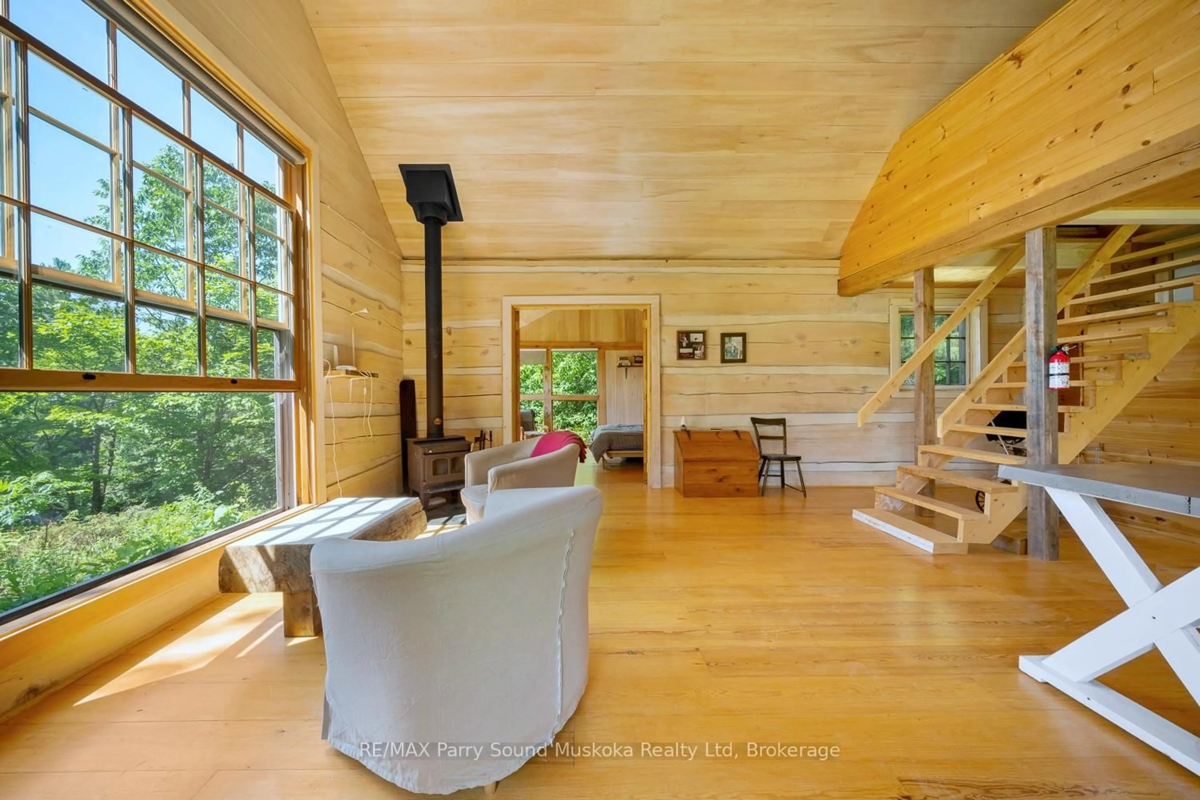 Indoor foyer for 292B Birch Point Rd, Parry Sound Remote Area Ontario P0H 1A0