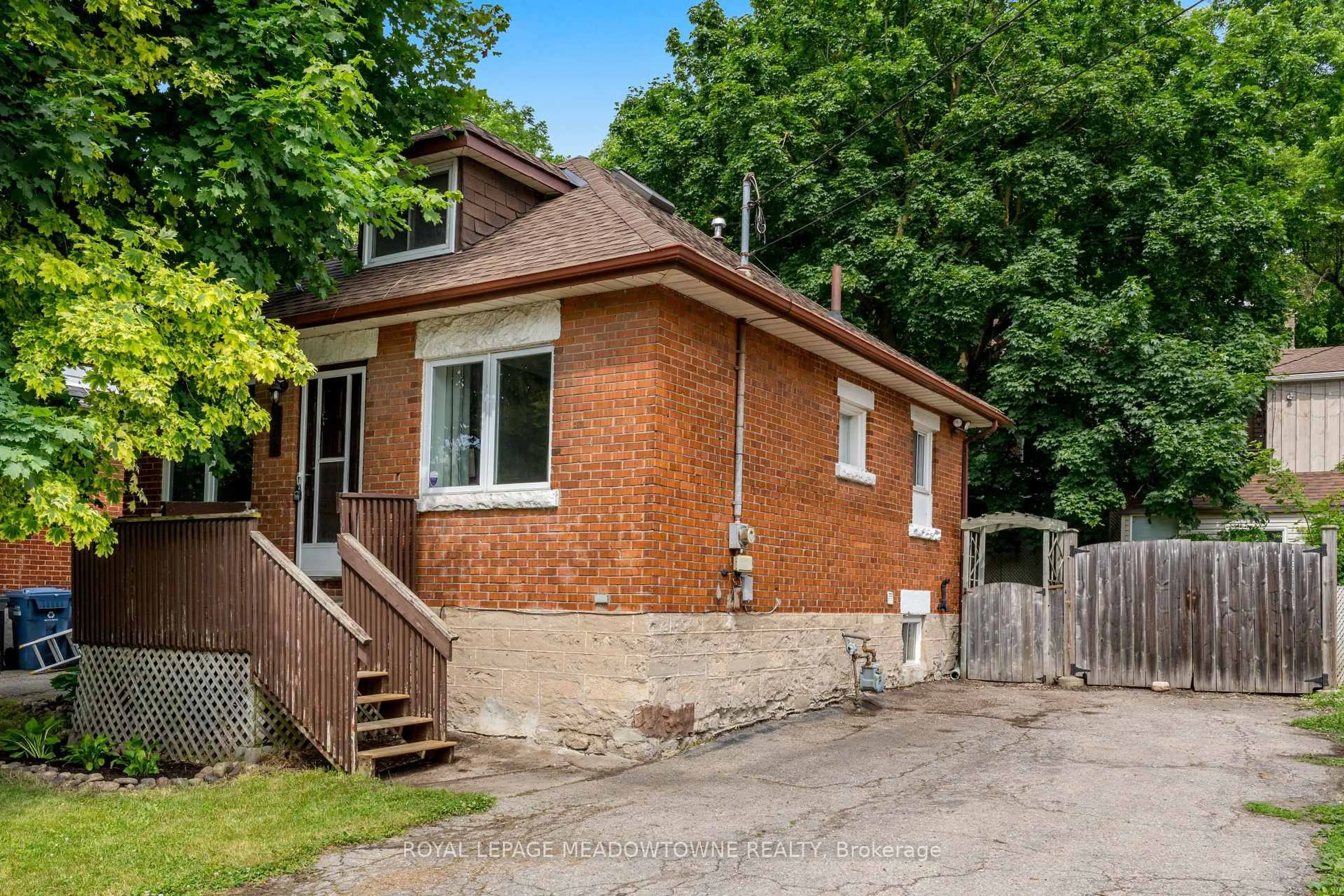 Home with brick exterior material, street for 112 Elizabeth St, Guelph Ontario N1E 2X3