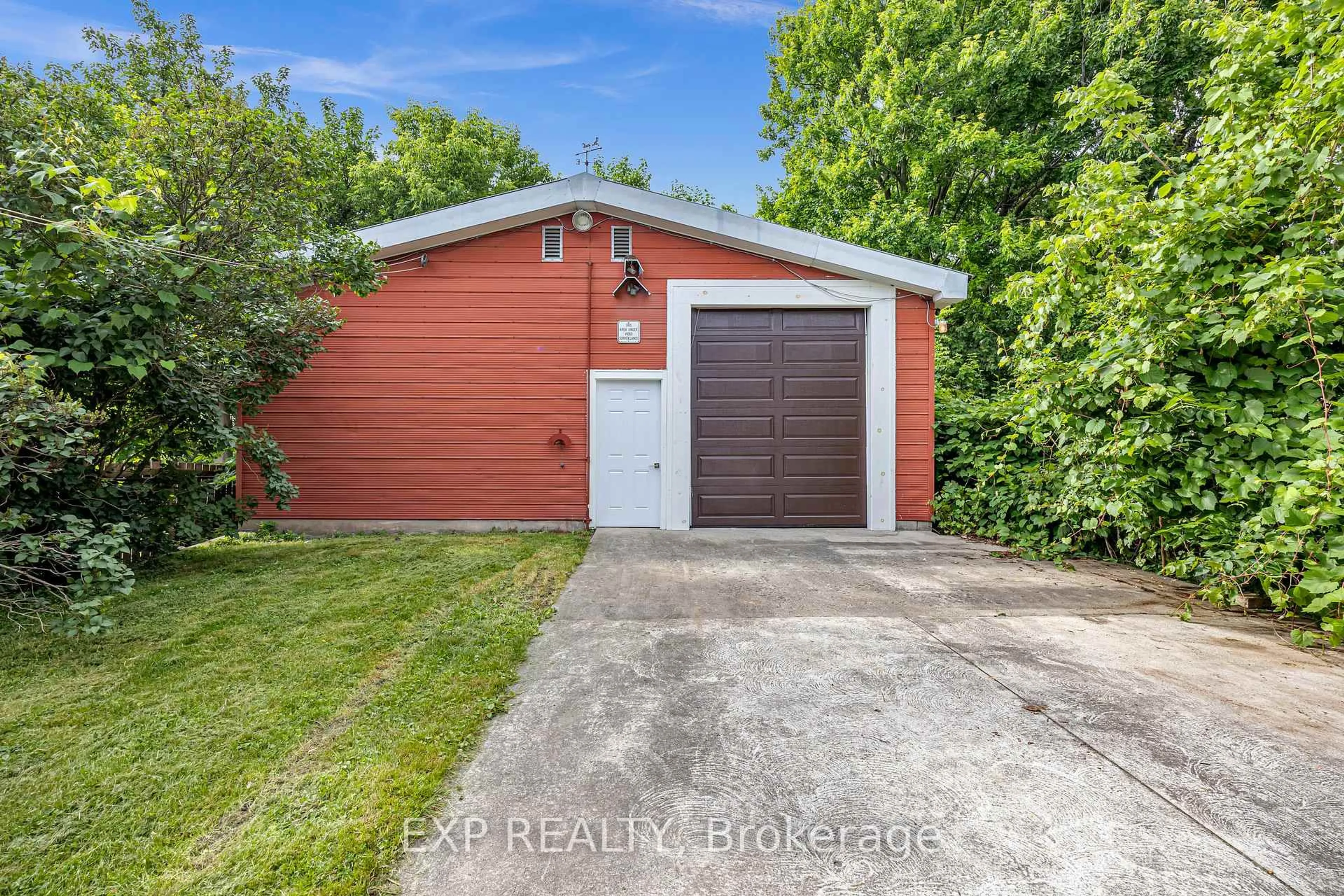 Shed for 972 Dame St, London East Ontario N5Z 1M6