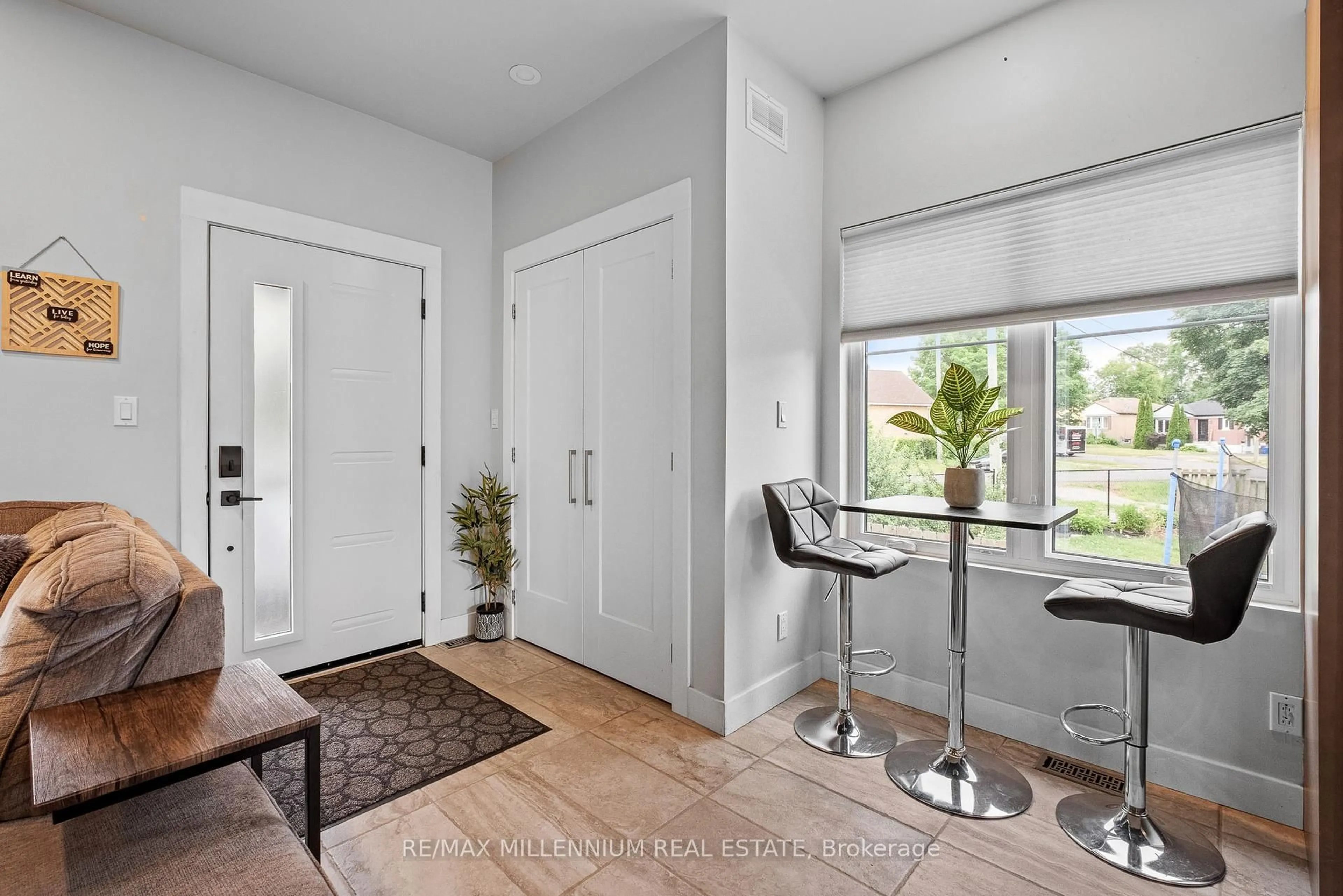 Indoor entryway for 2 Alfred St, Port Hope Ontario L1A 2W7
