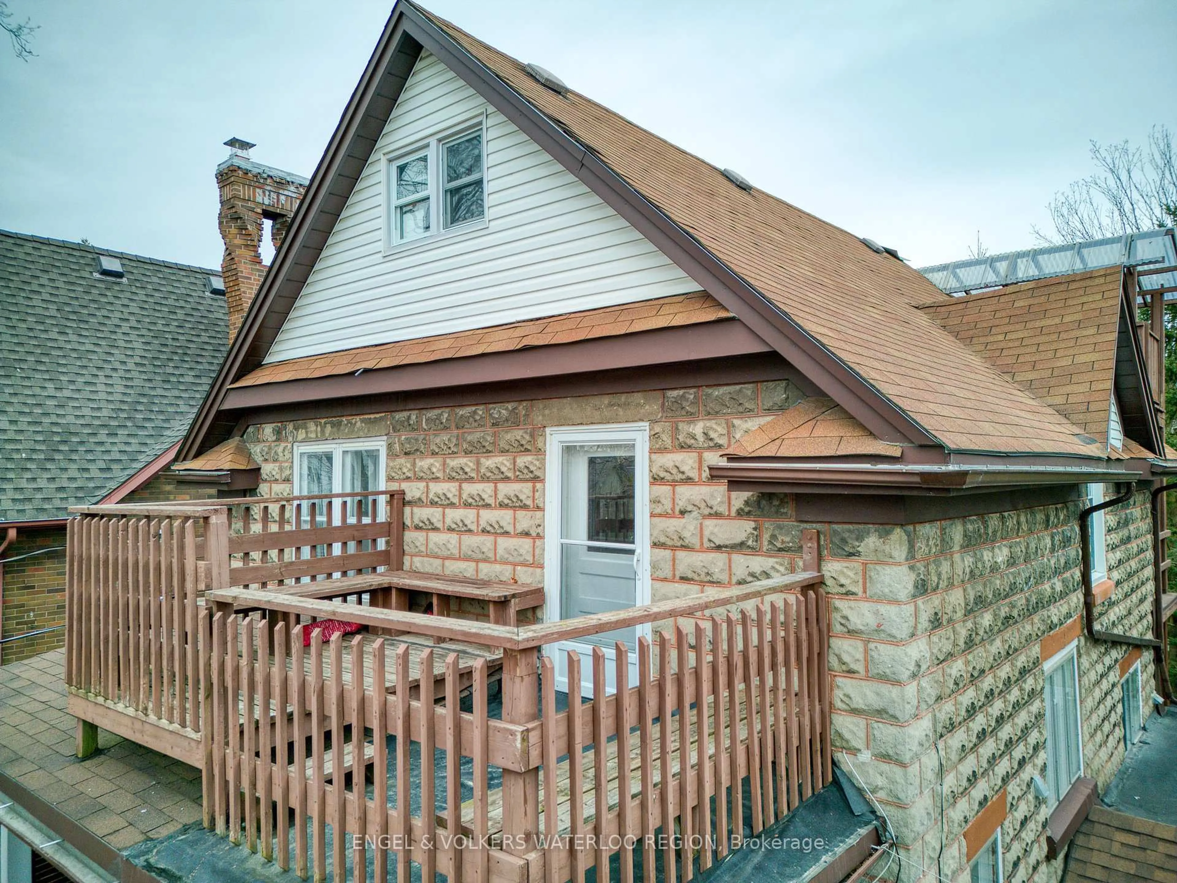 Unknown for 40 Menno St, Waterloo Ontario N2L 2A7