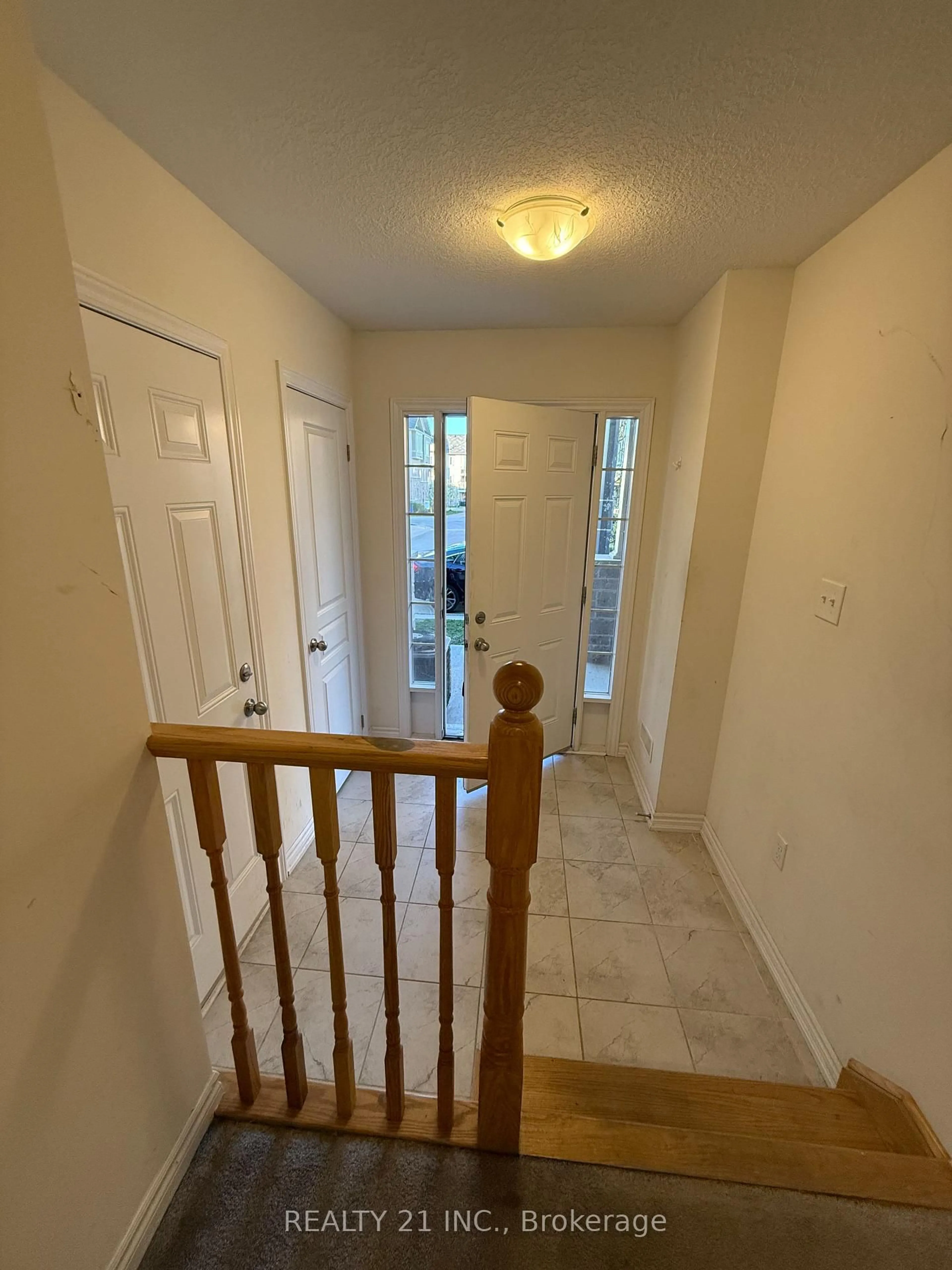 Indoor entryway for 88 Decorso Dr #42, Guelph Ontario N1L 0A1