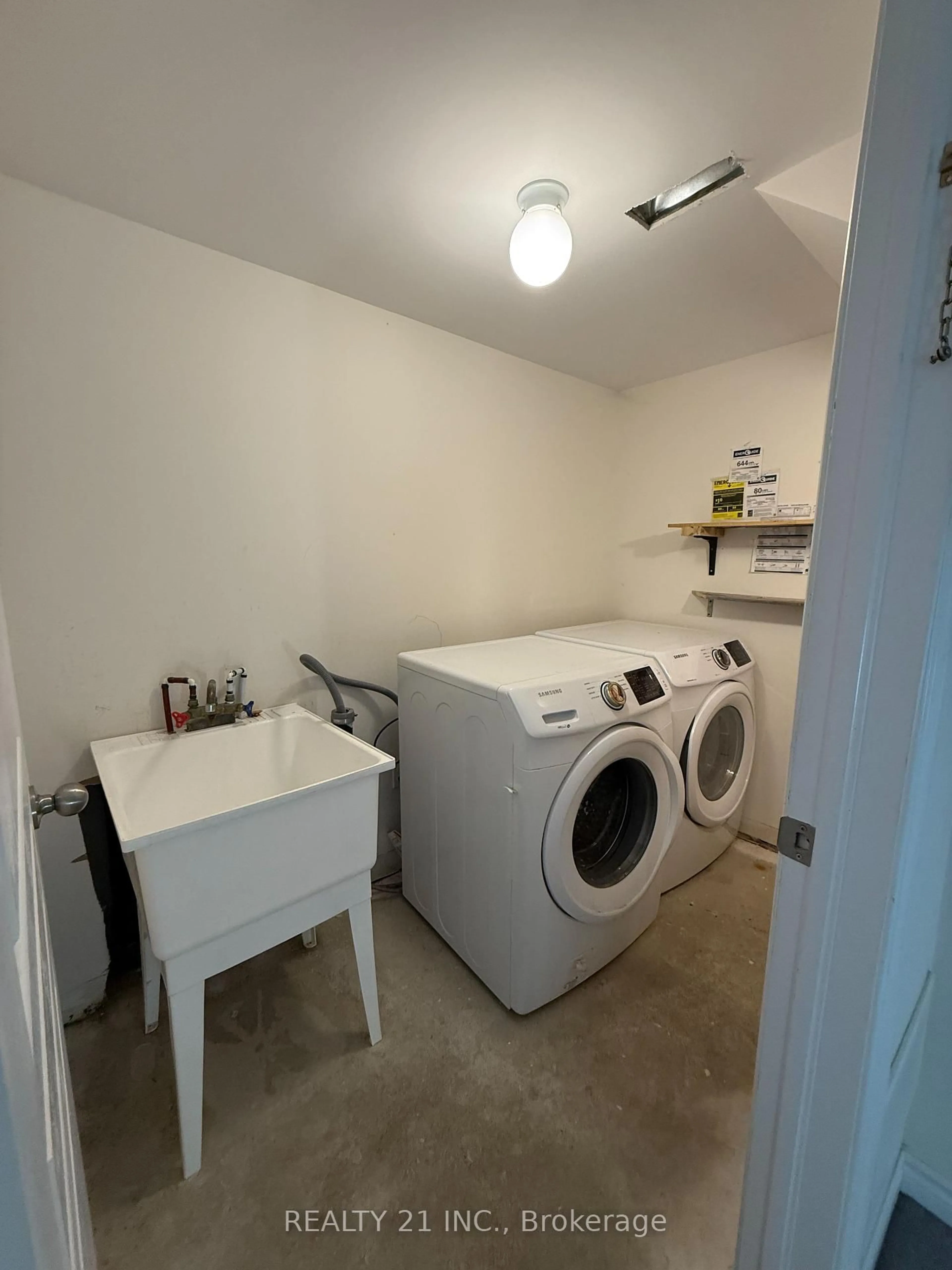 Laundry room for 88 Decorso Dr #42, Guelph Ontario N1L 0A1