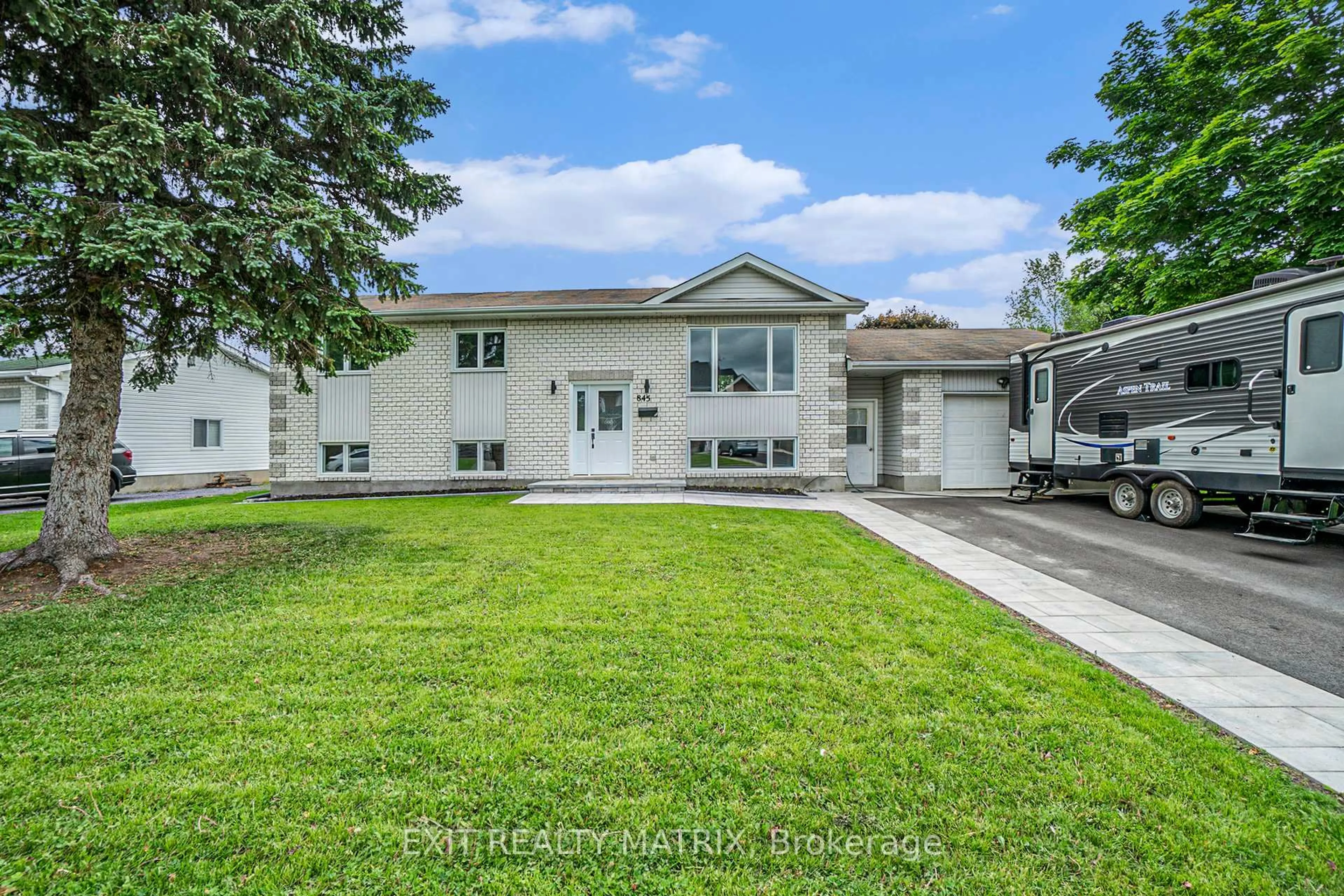 Home with vinyl exterior material, street for 845 Laval St, Casselman Ontario K0A 1M0