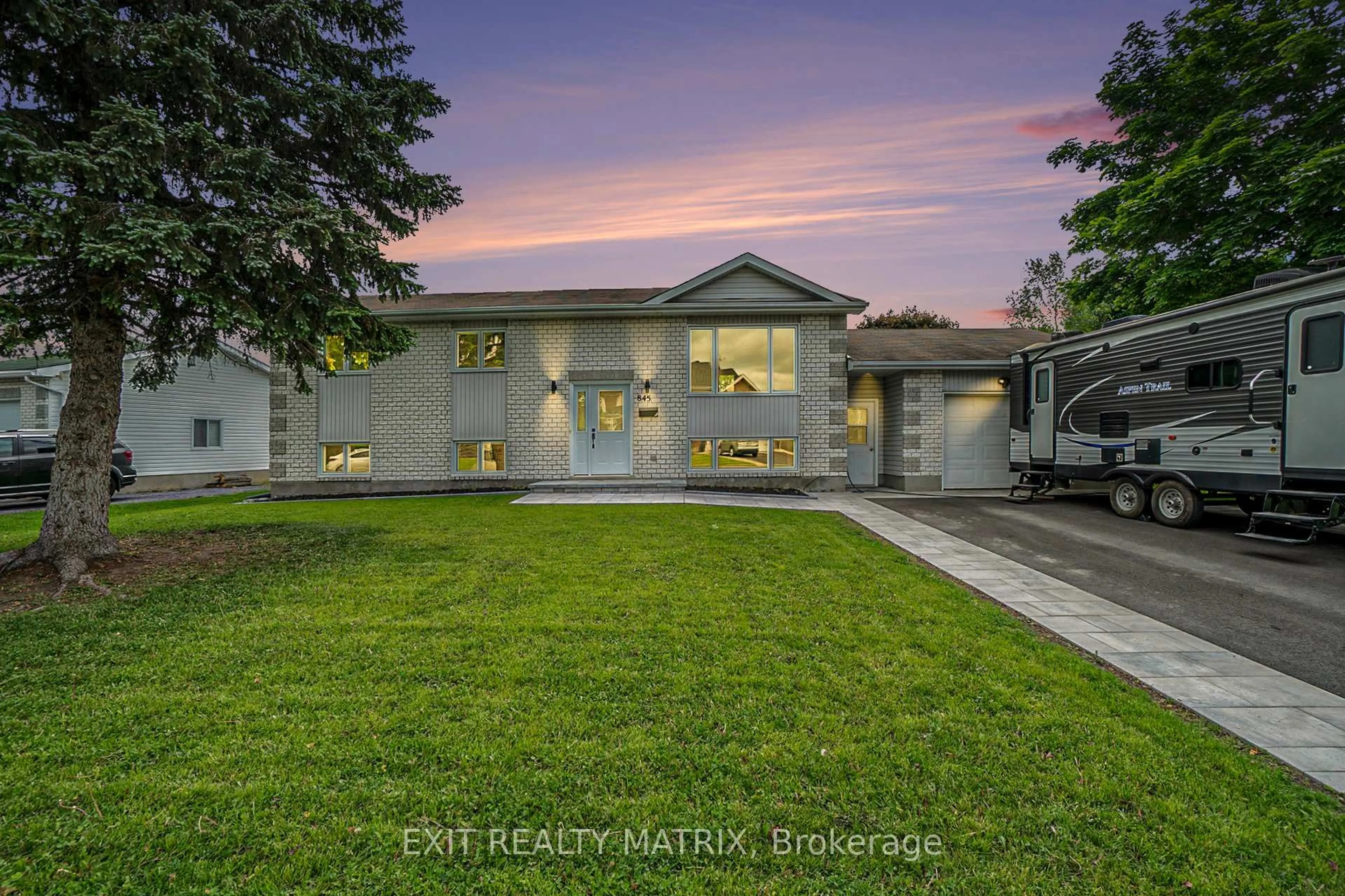 Home with vinyl exterior material, street for 845 Laval St, Casselman Ontario K0A 1M0