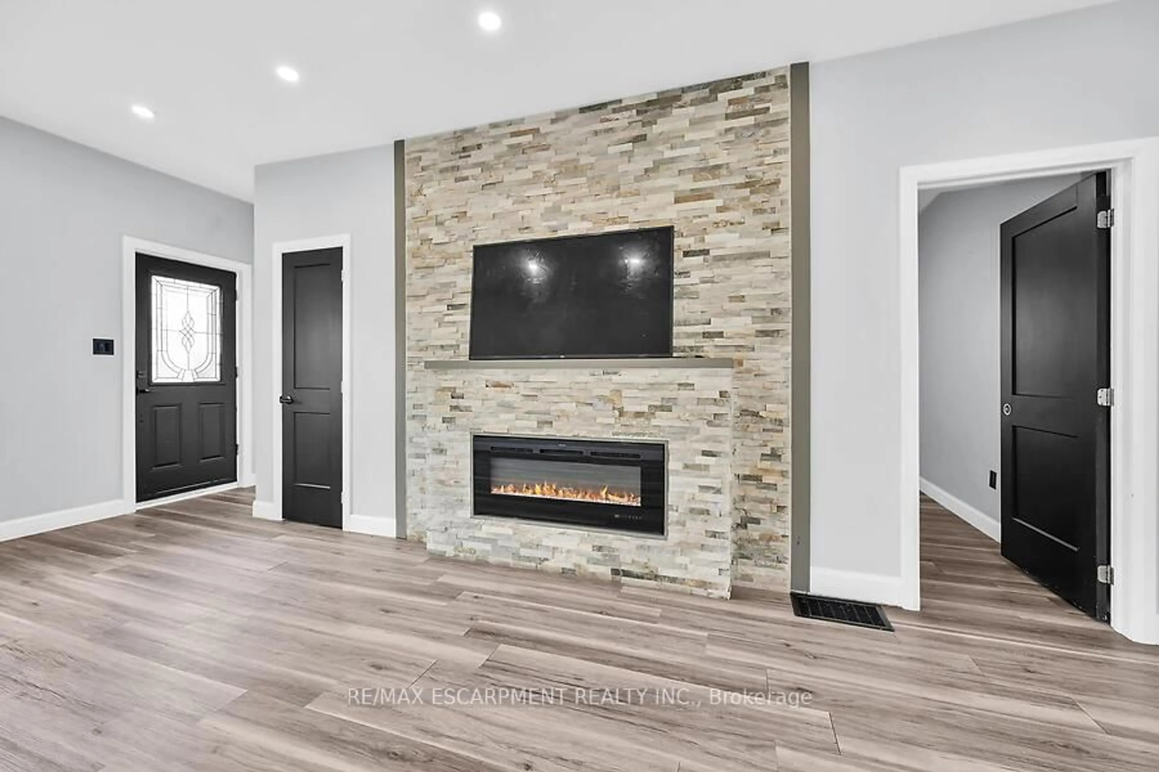 Home theater for 16 Webling St, Brantford Ontario N3S 2S7